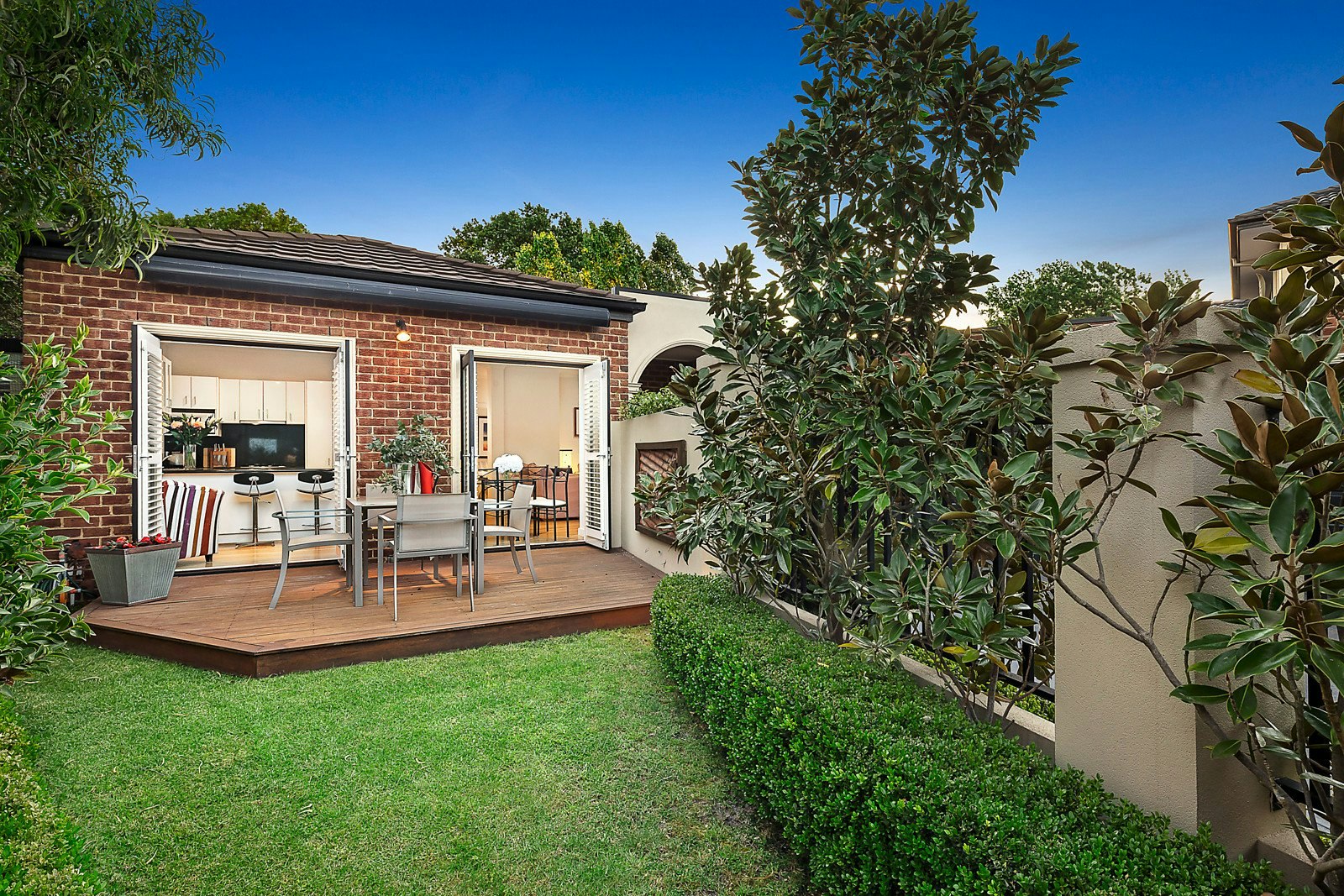 8b Ivanhoe Grove, Malvern East, VIC