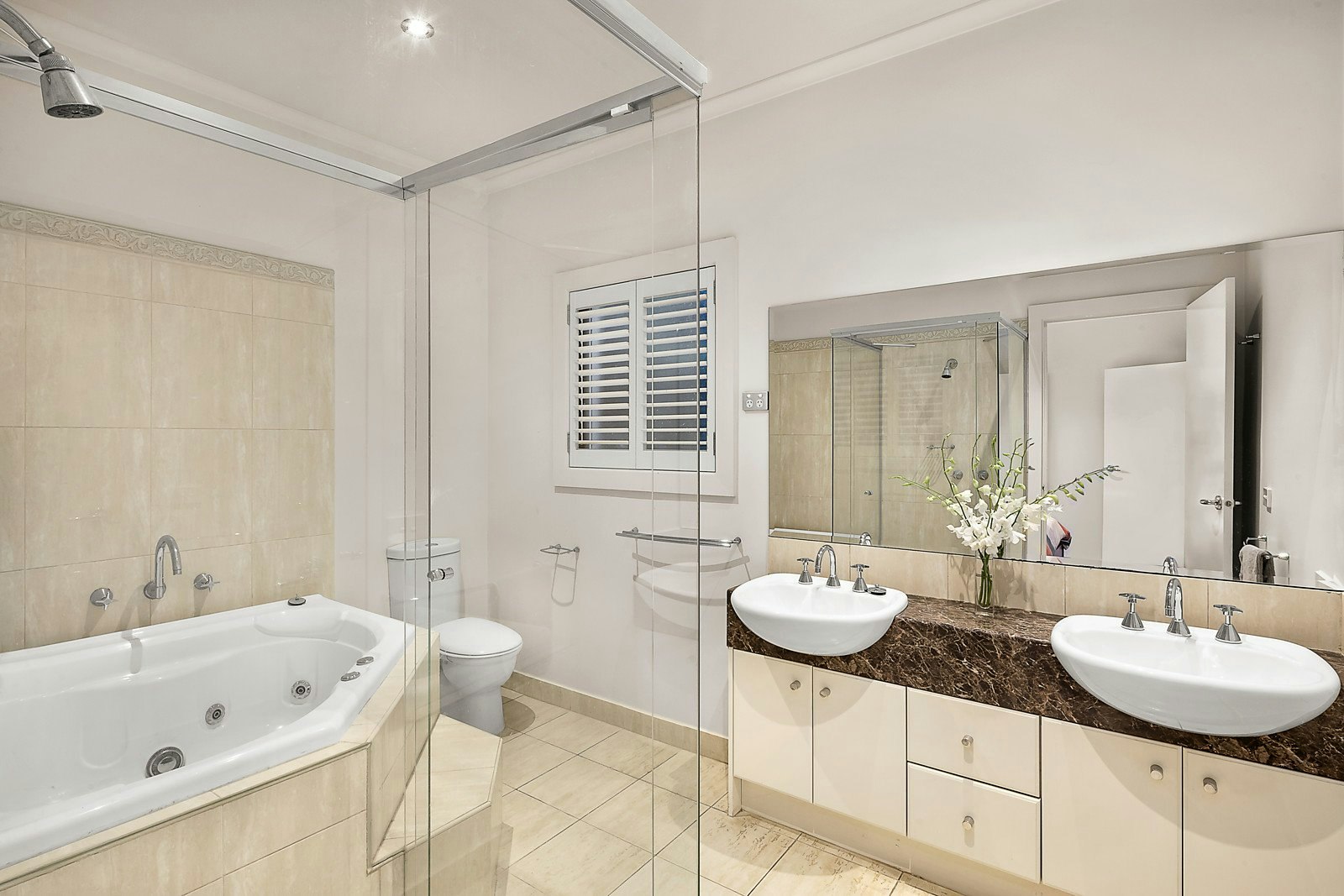 8b Ivanhoe Grove, Malvern East, VIC