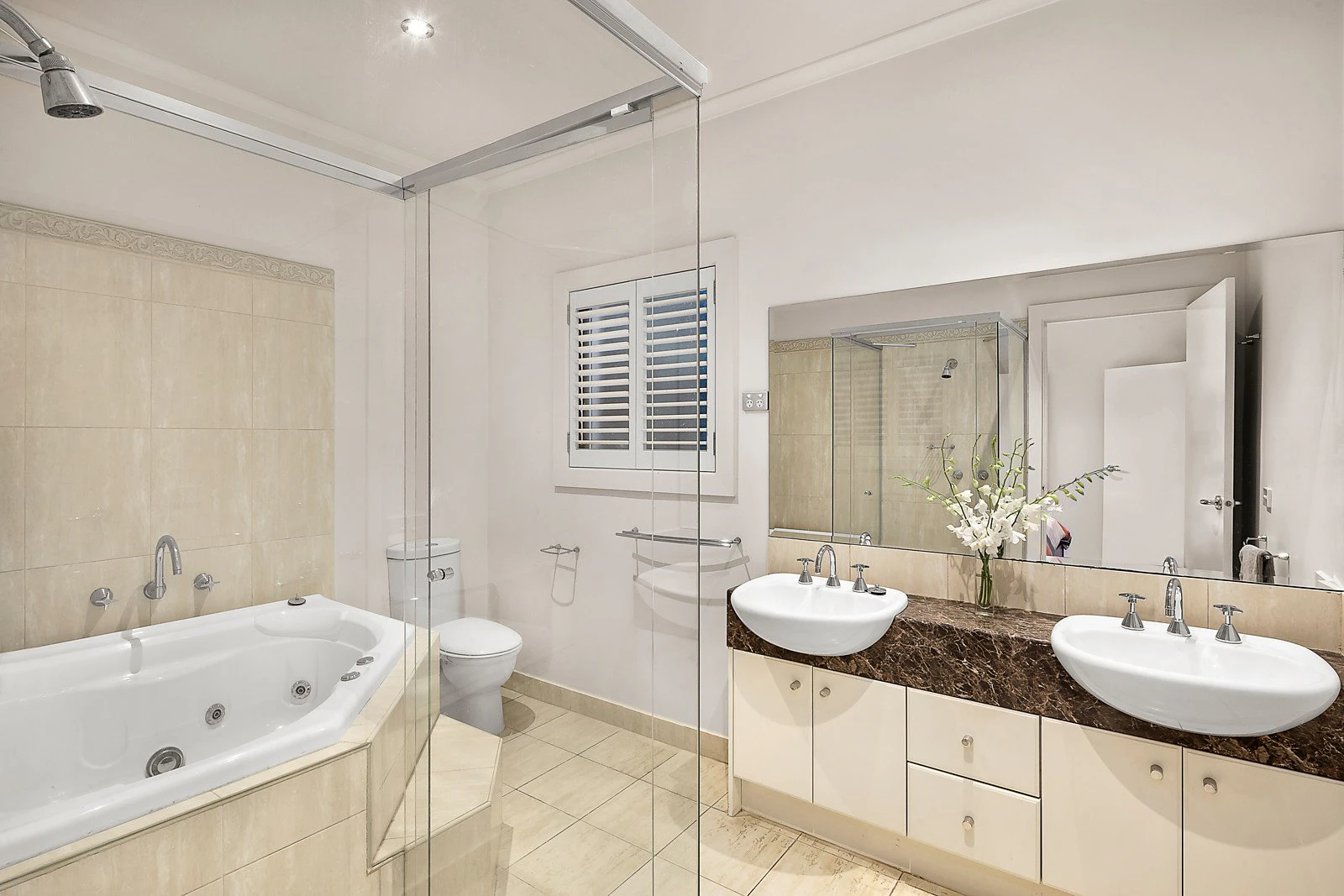 8b Ivanhoe Grove, Malvern East, VIC