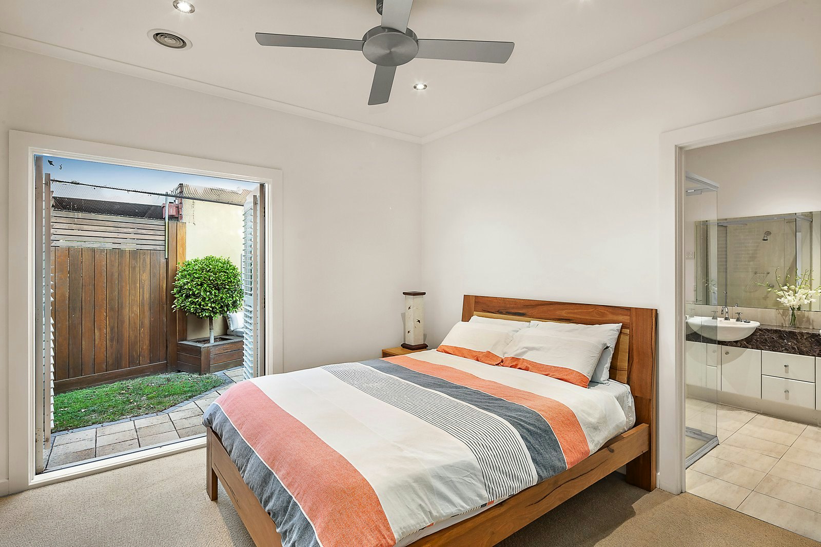 8b Ivanhoe Grove, Malvern East, VIC