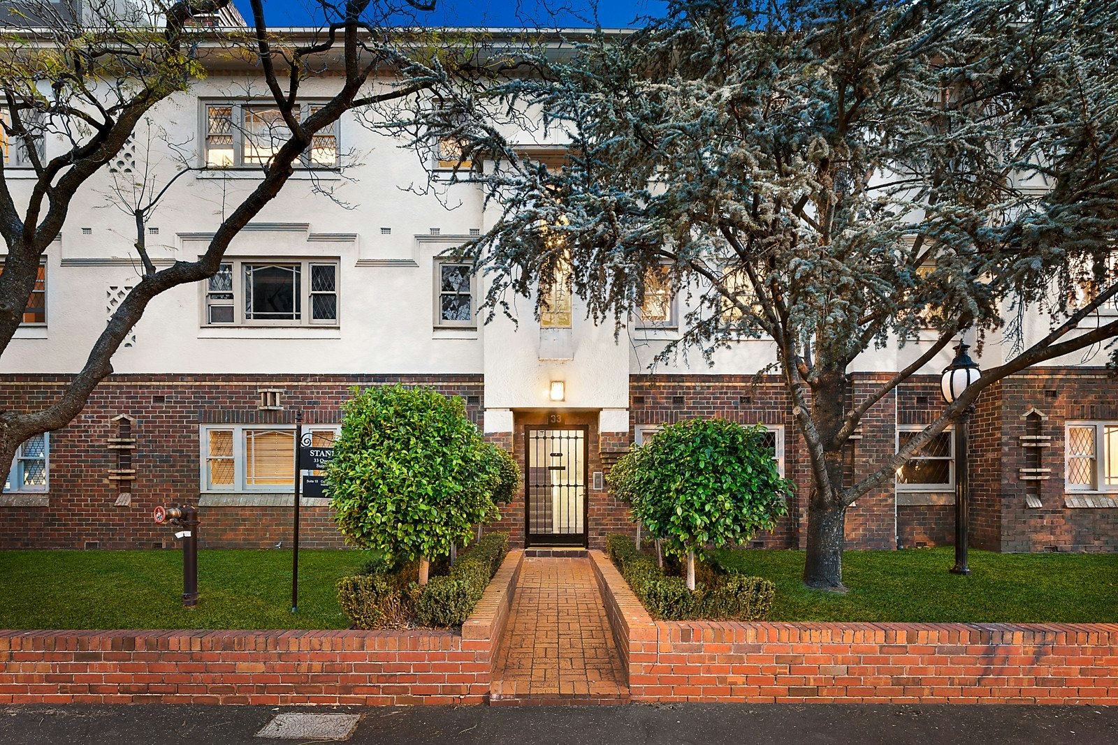 10/33 Queens Road, Melbourne, VIC