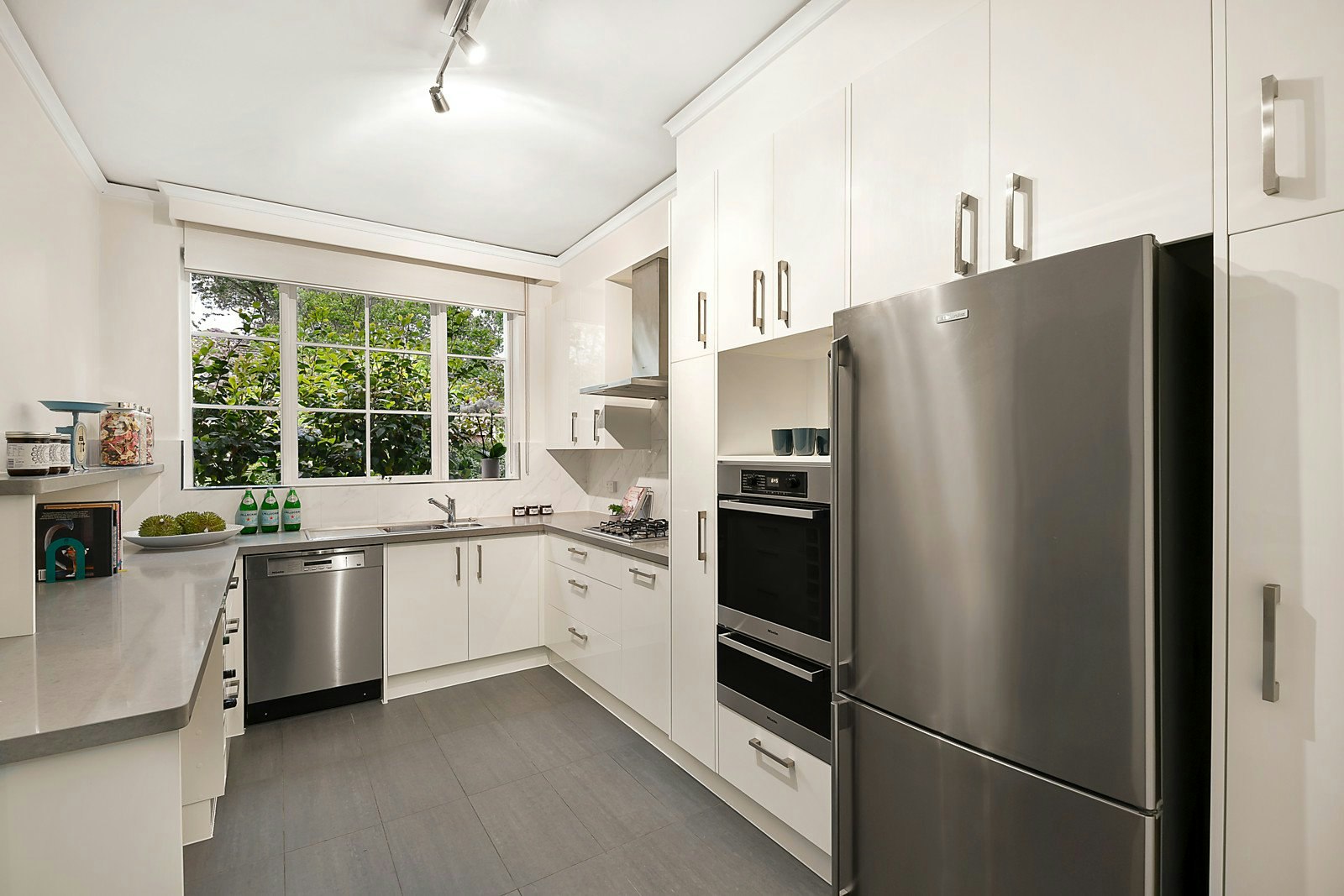 2/183 Kooyong Road, Toorak, VIC