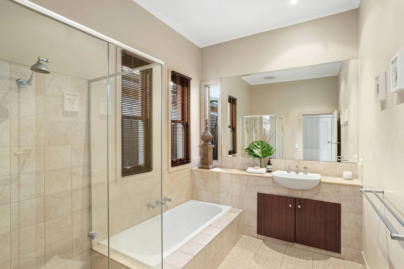 2 Mons Street, Glen Iris, VIC