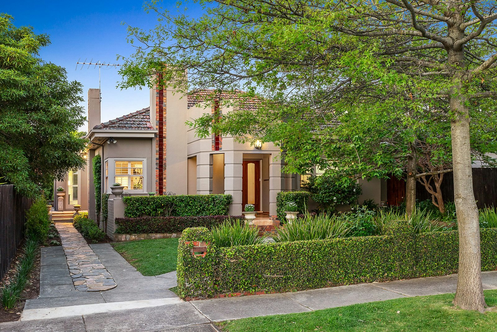 2 Mons Street, Glen Iris, VIC
