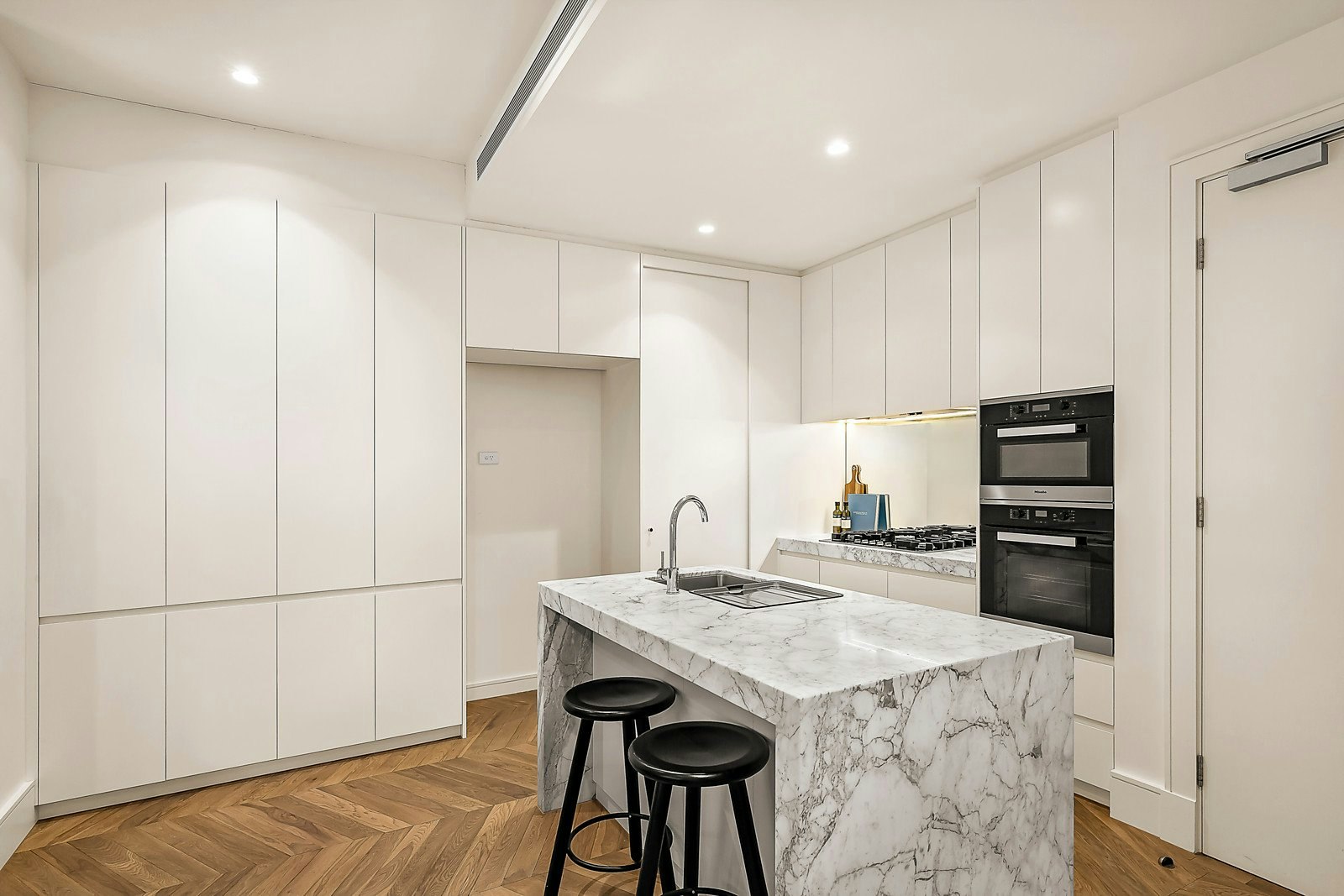 202/17 Somers Avenue, Malvern, VIC