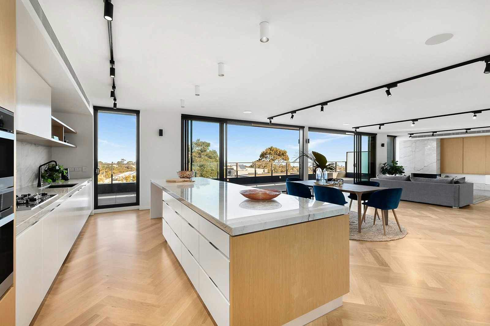 Penthouse - 18/495 Balcombe Road, Beaumaris, VIC