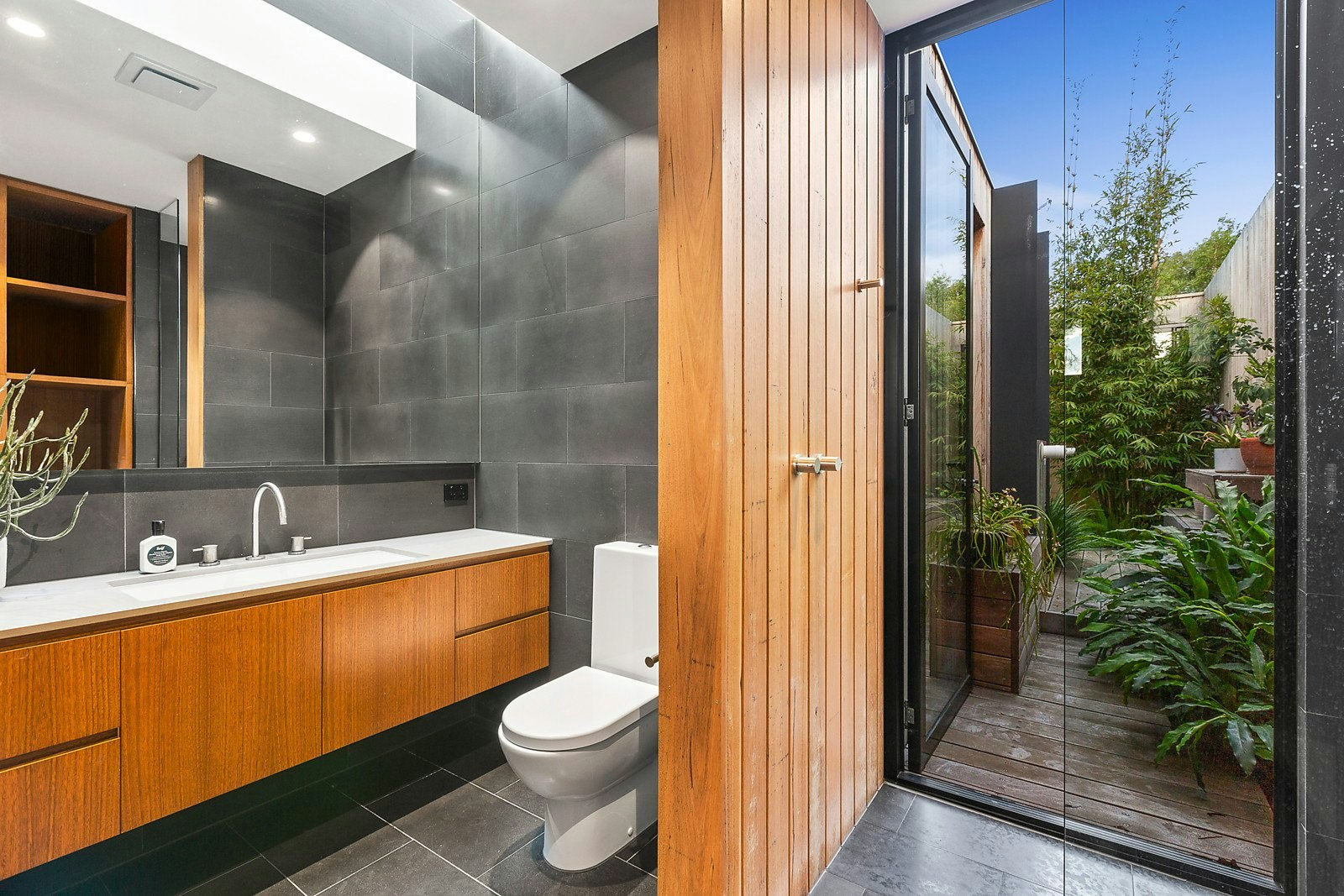 14 Cromer Road, Beaumaris, VIC