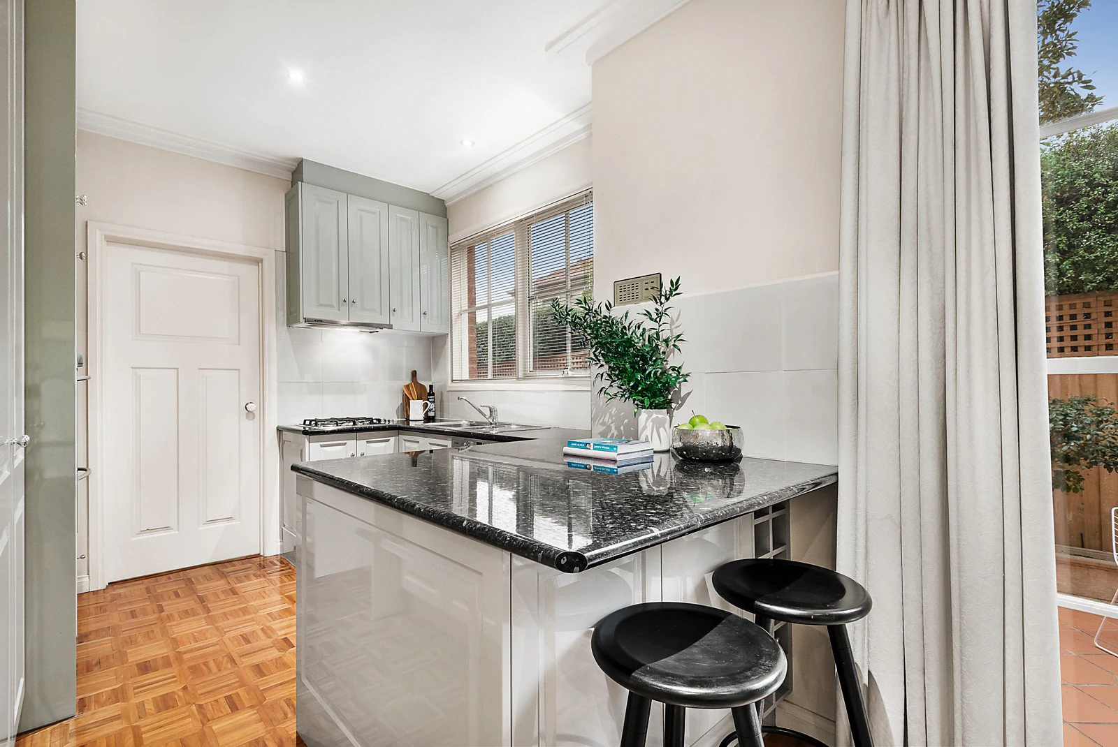 2/15 Scott Grove, Glen Iris, VIC