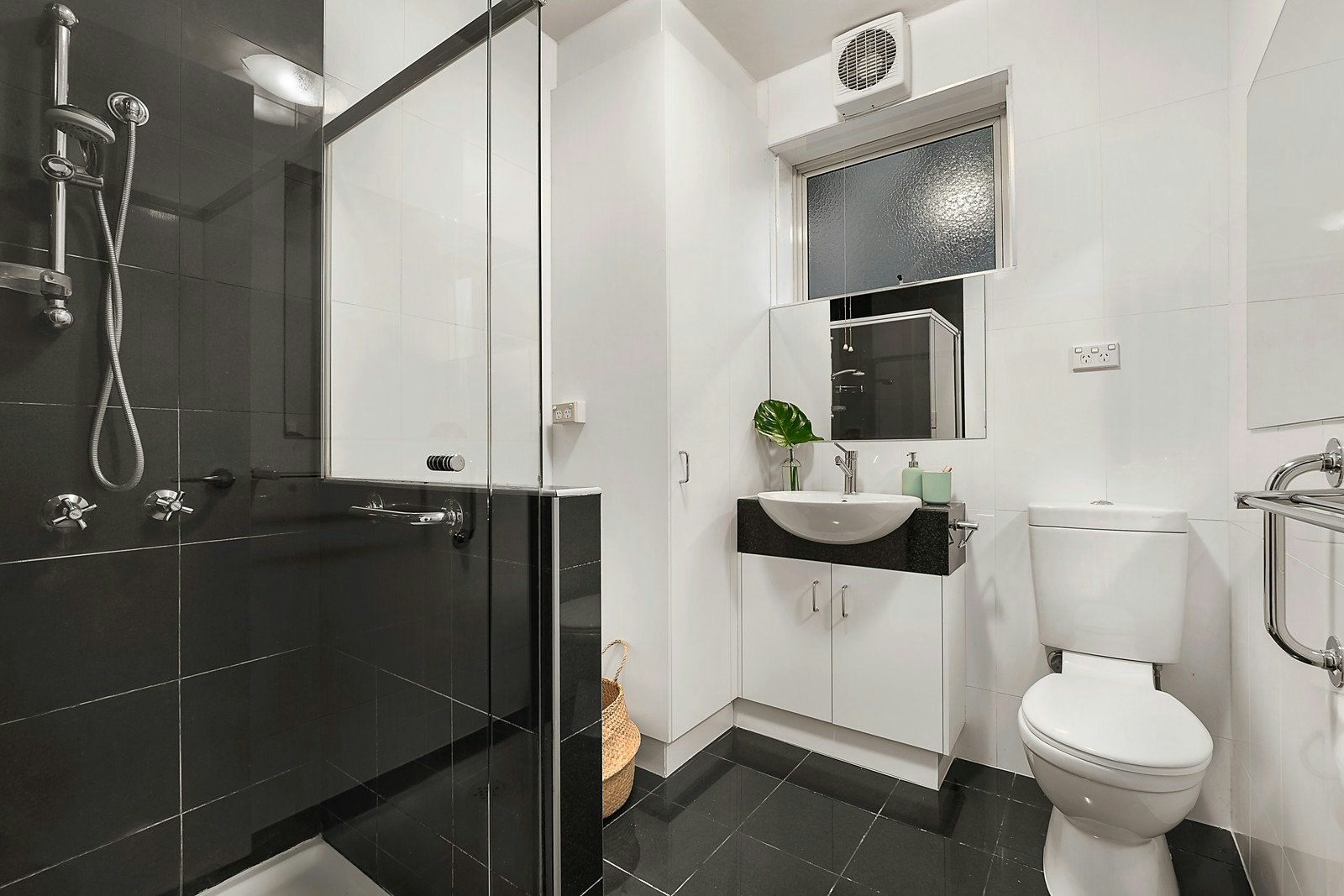 1/22 Denbigh Road, Armadale, VIC