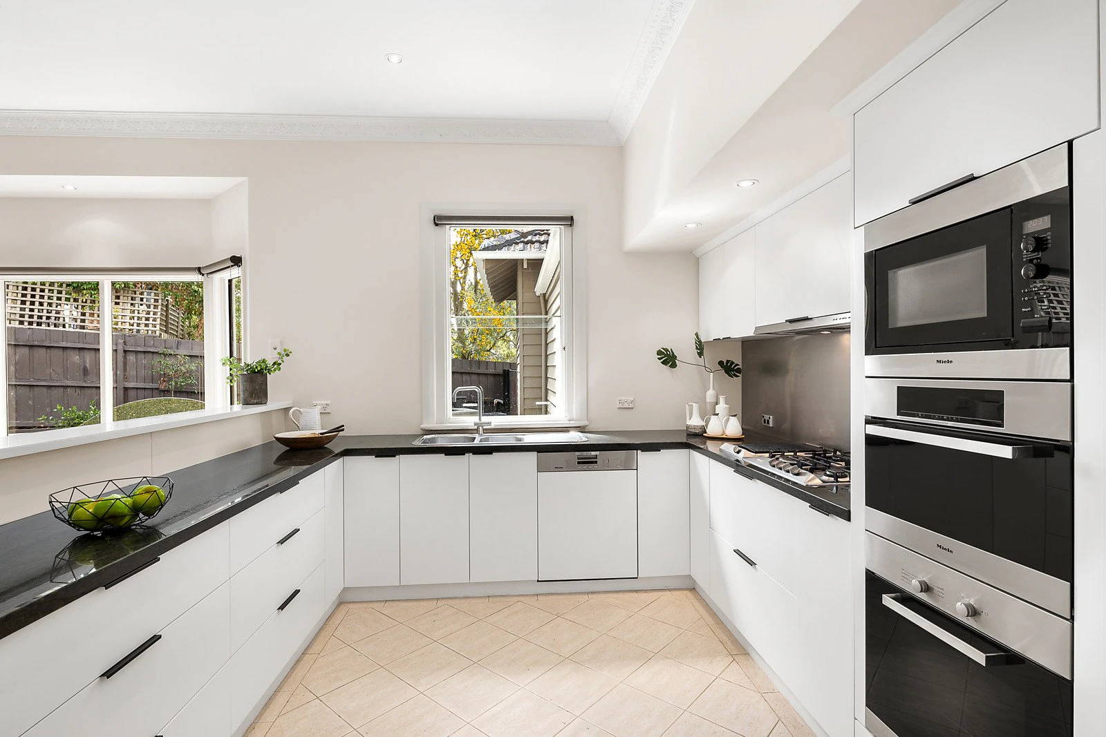 2 Kinsale Crescent, Balwyn, VIC