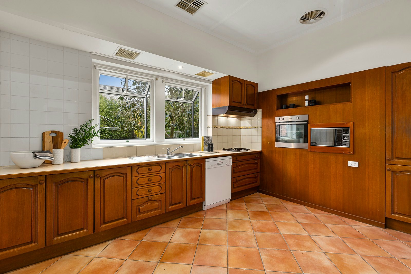 4 Adrian Street, Glen Iris, VIC