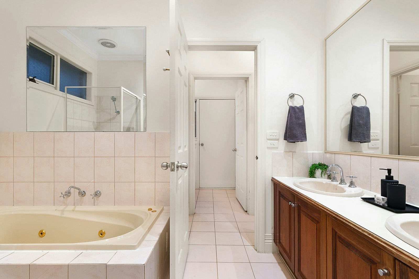 2/46 Centre Road, Brighton East, VIC