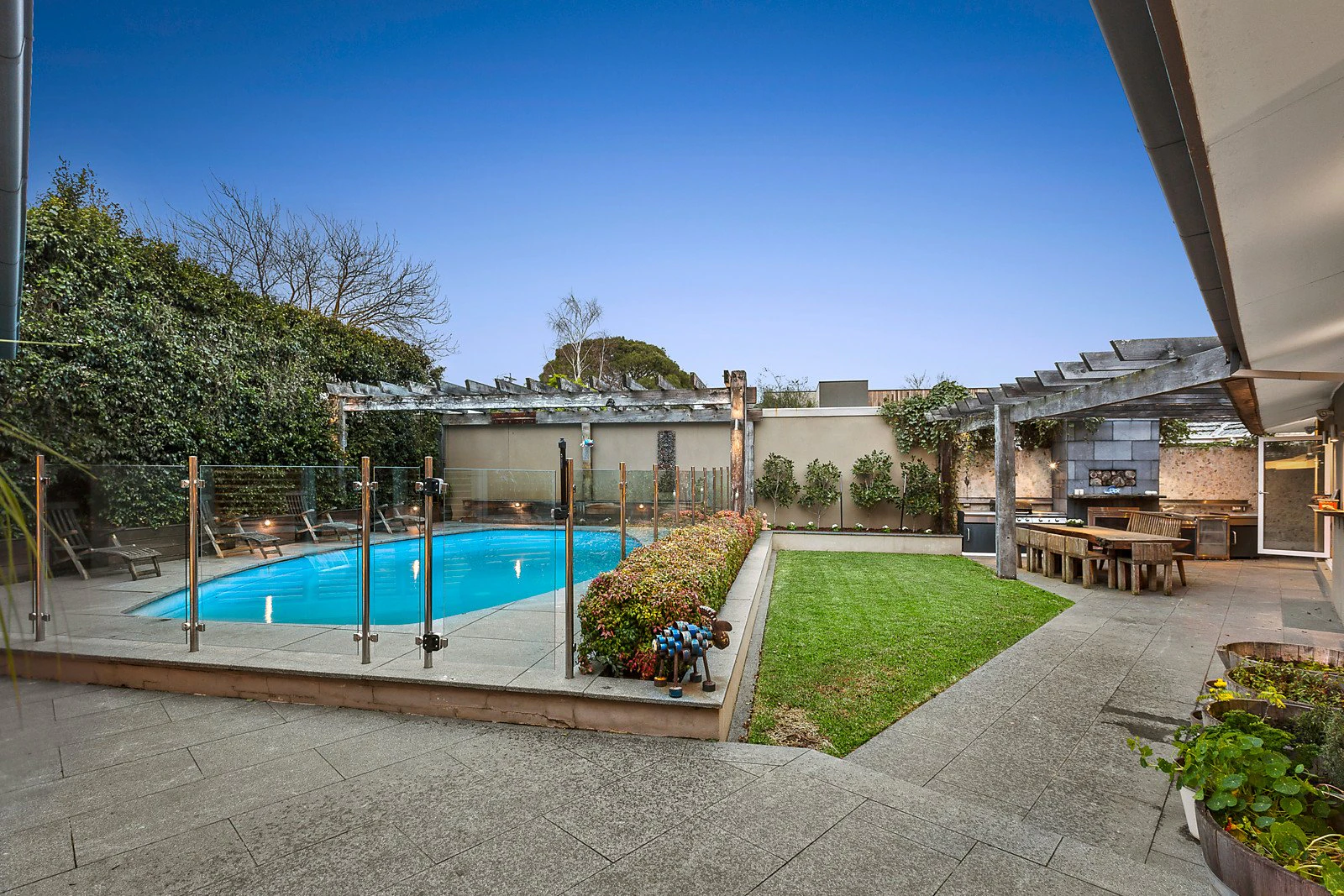 6-8 The Boulevard, Malvern East, VIC