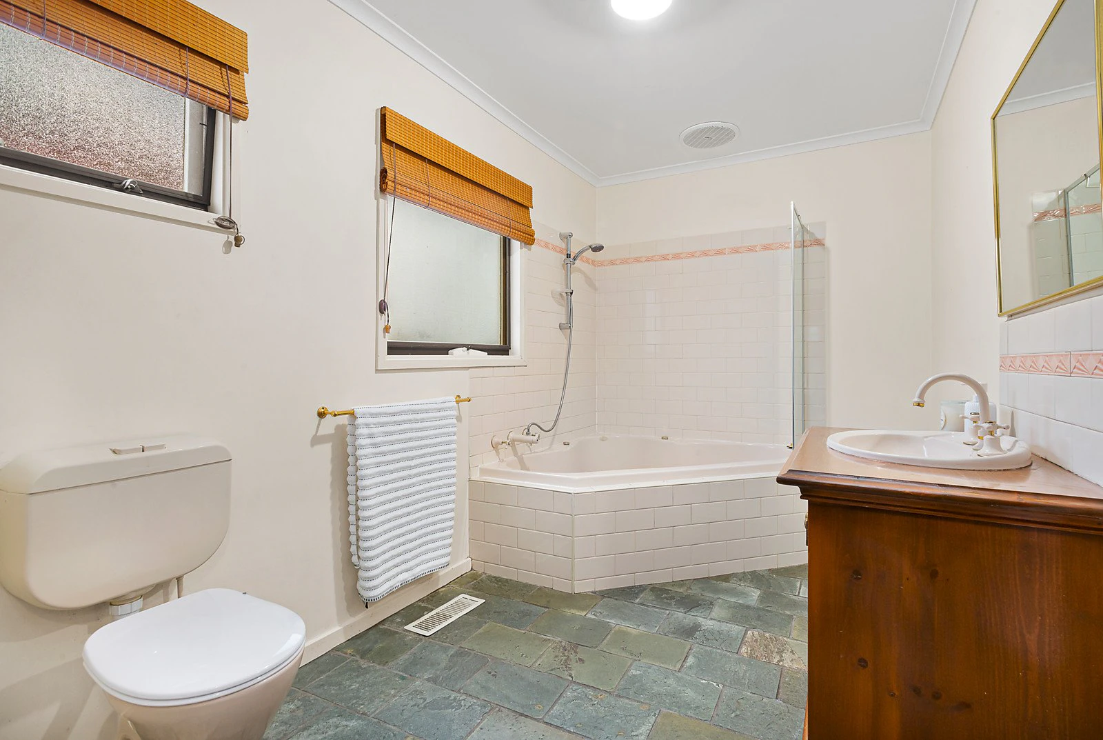 4 Greendale Road, Glen Iris, VIC
