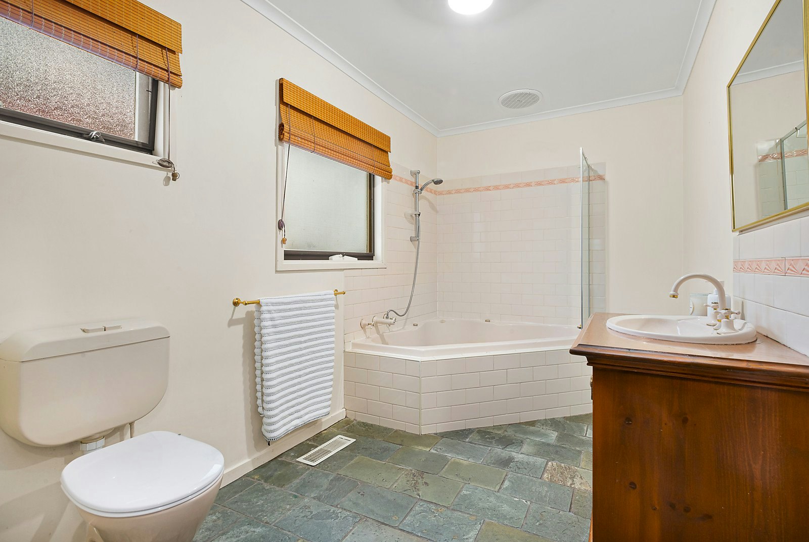 4 Greendale Road, Glen Iris, VIC