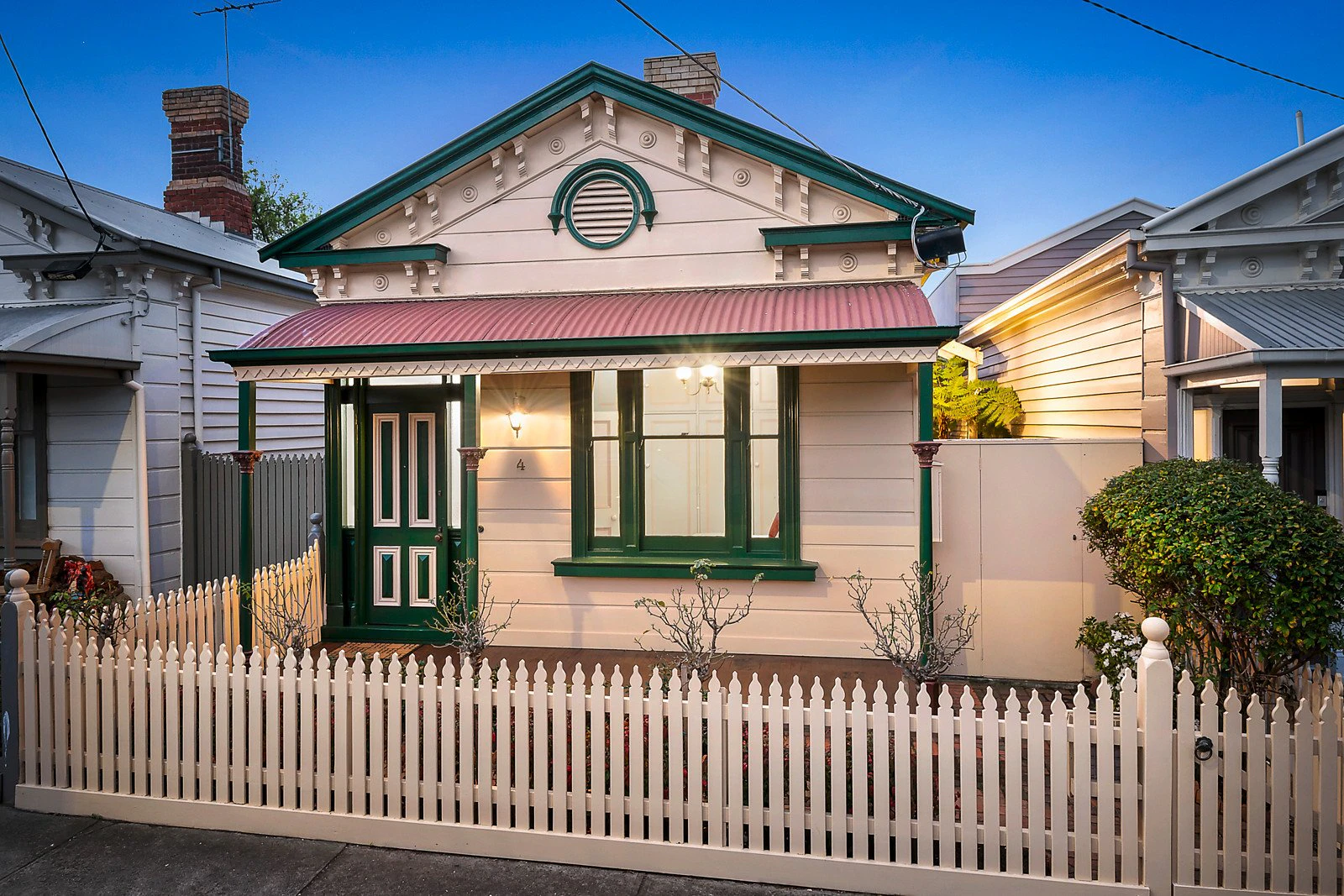 4 Cambridge Street, Armadale, VIC