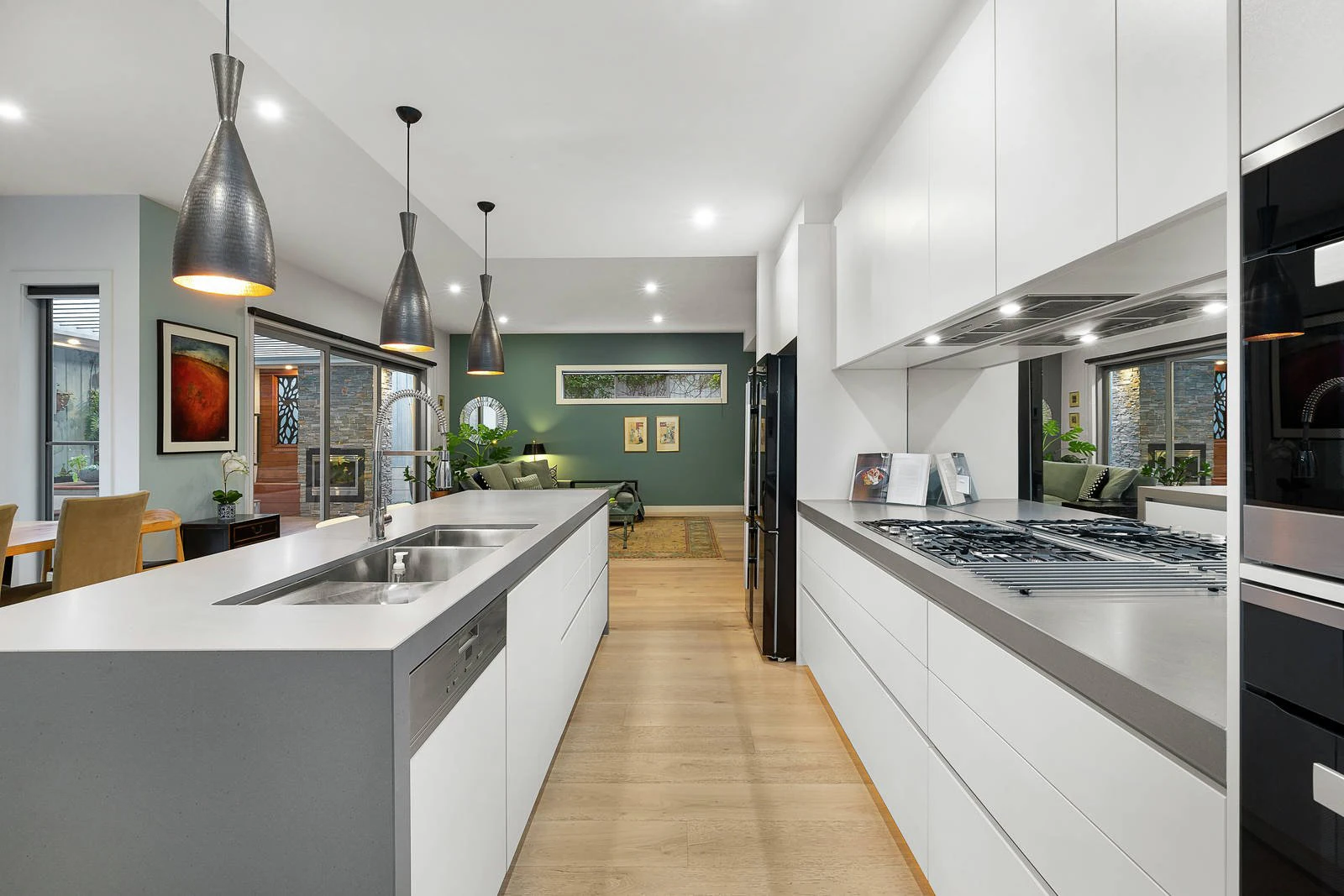 8B Gillies Street, Hampton, VIC