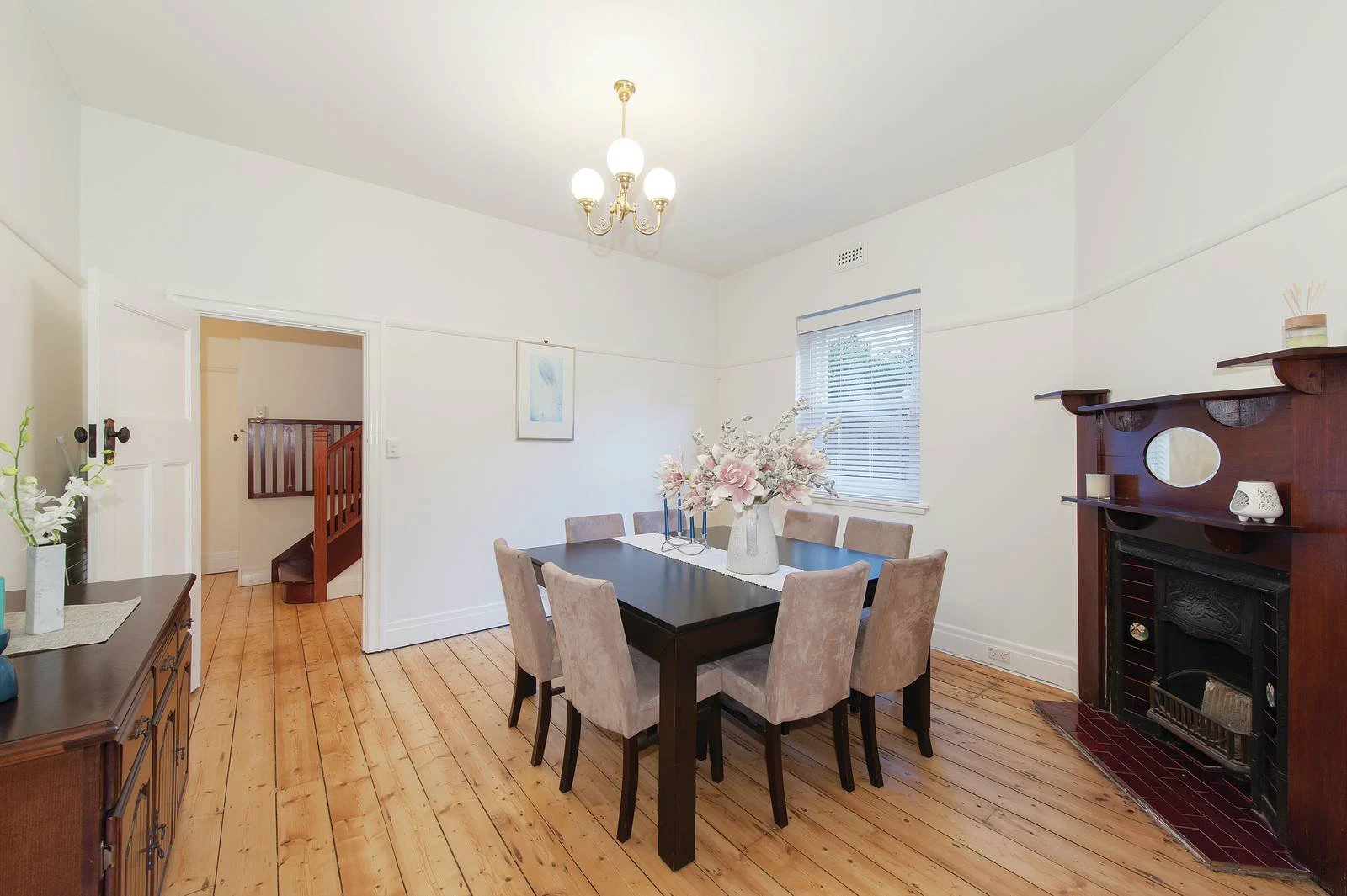 23 Oak Grove, Malvern East, VIC