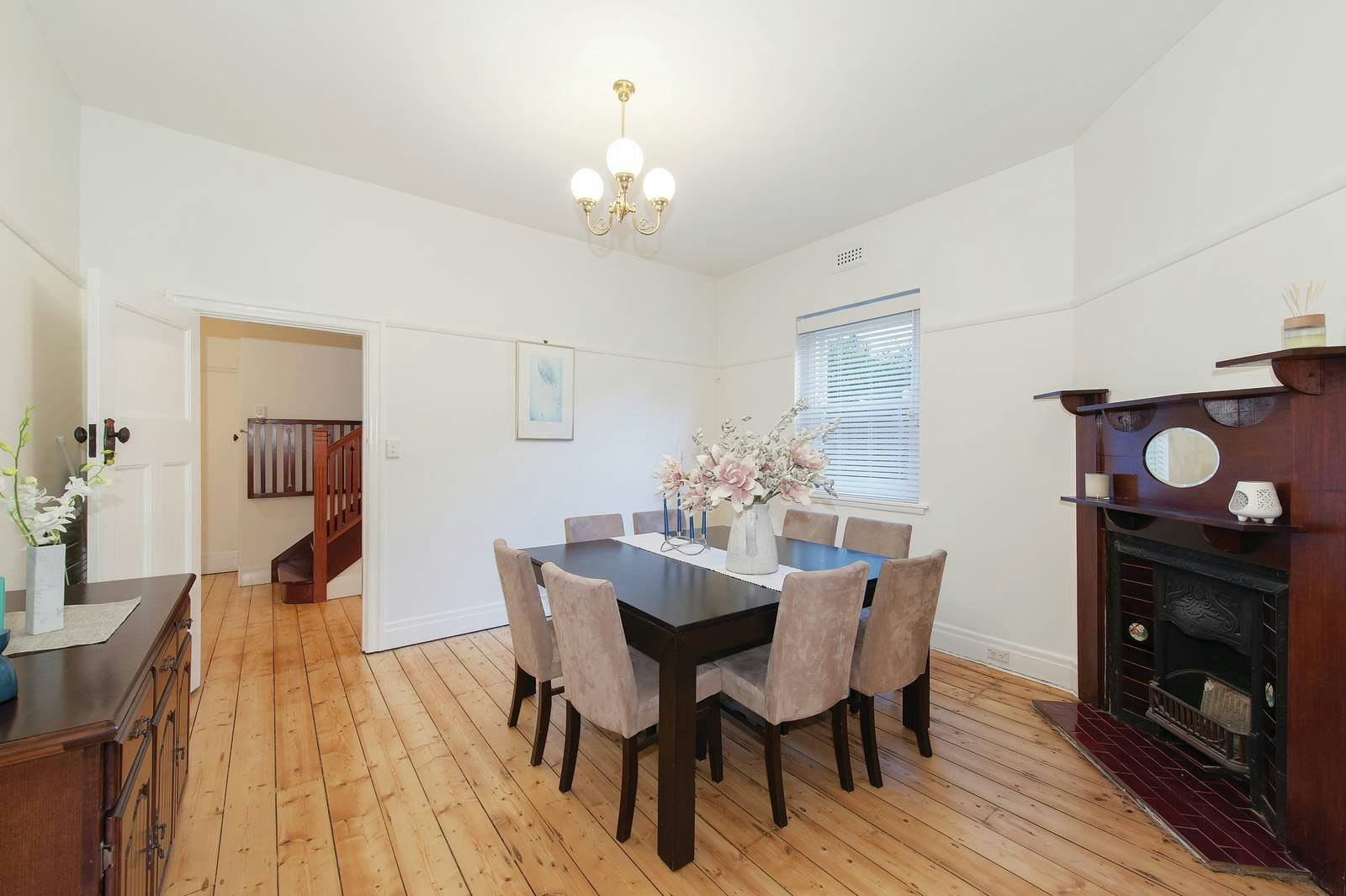 23 Oak Grove, Malvern East, VIC