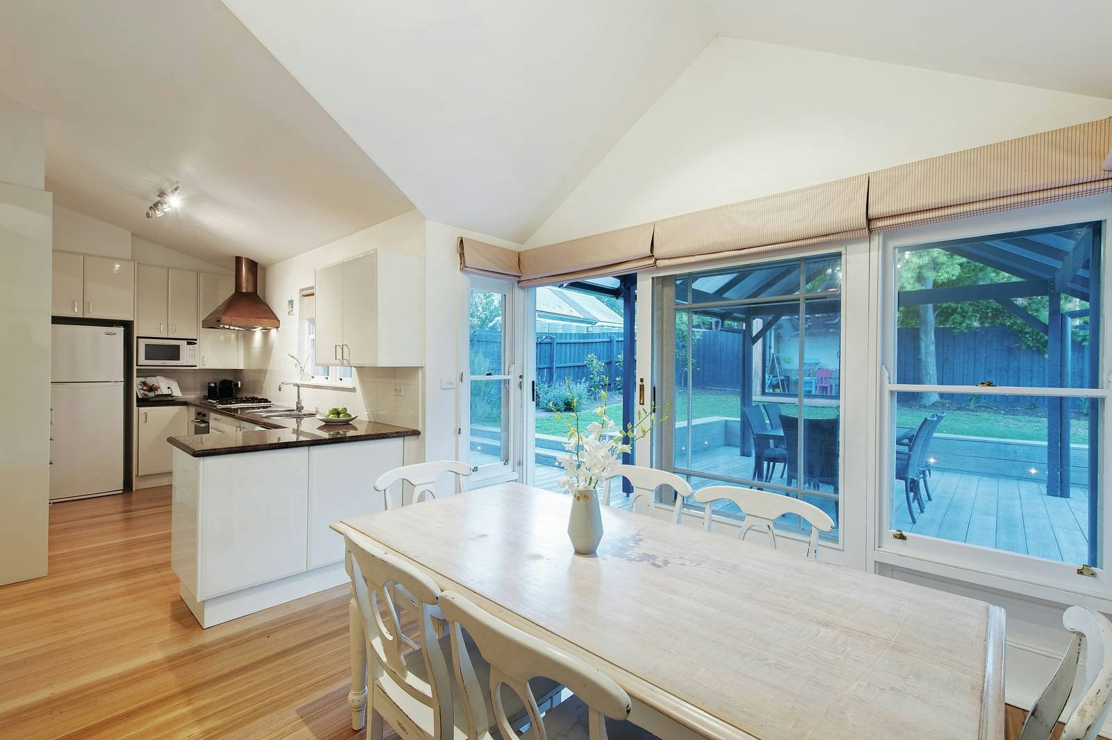 23 Oak Grove, Malvern East, VIC