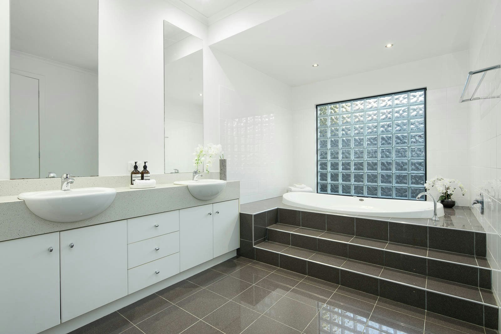 6 Kardinia Road, Glen Iris, VIC