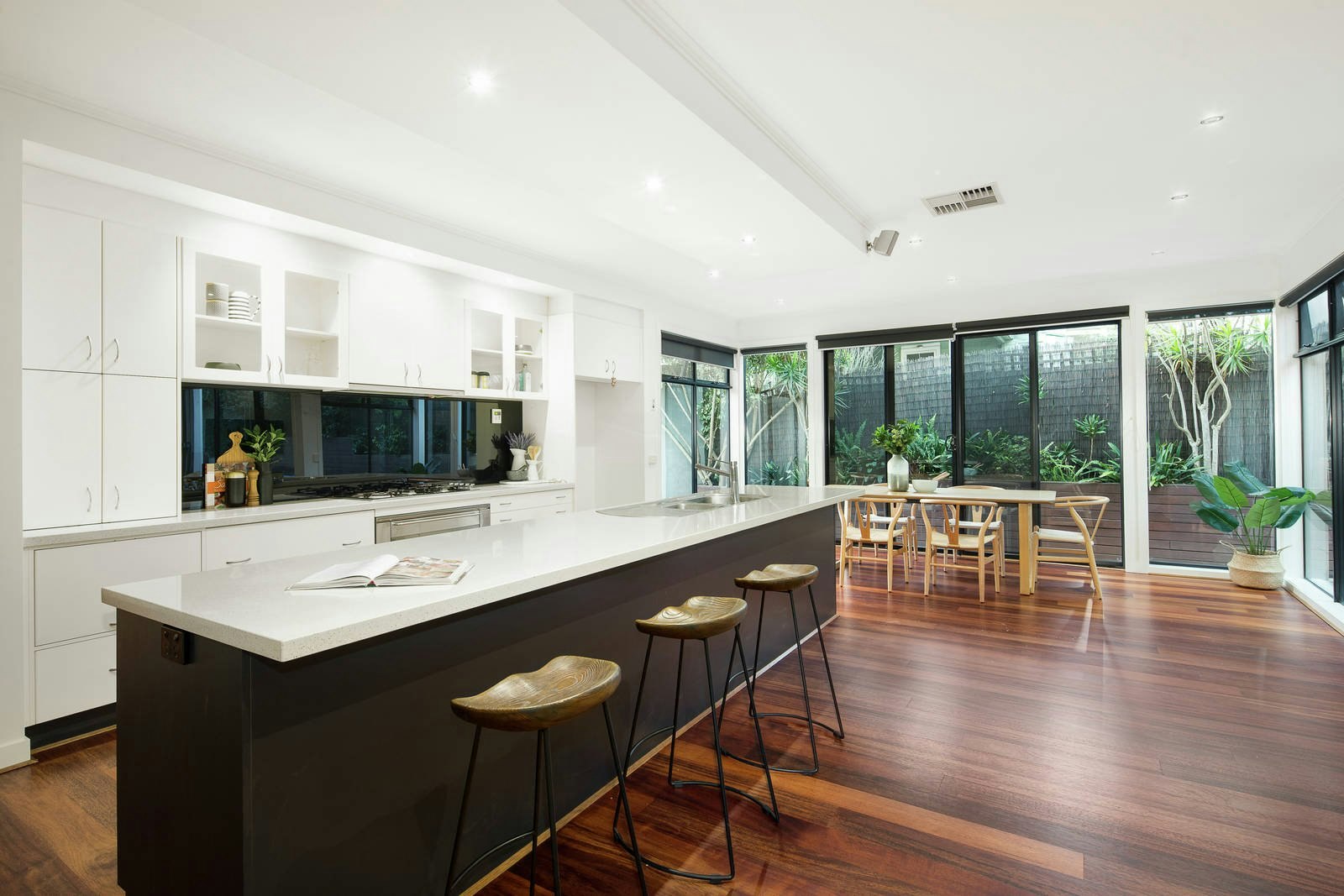 6 Kardinia Road, Glen Iris, VIC