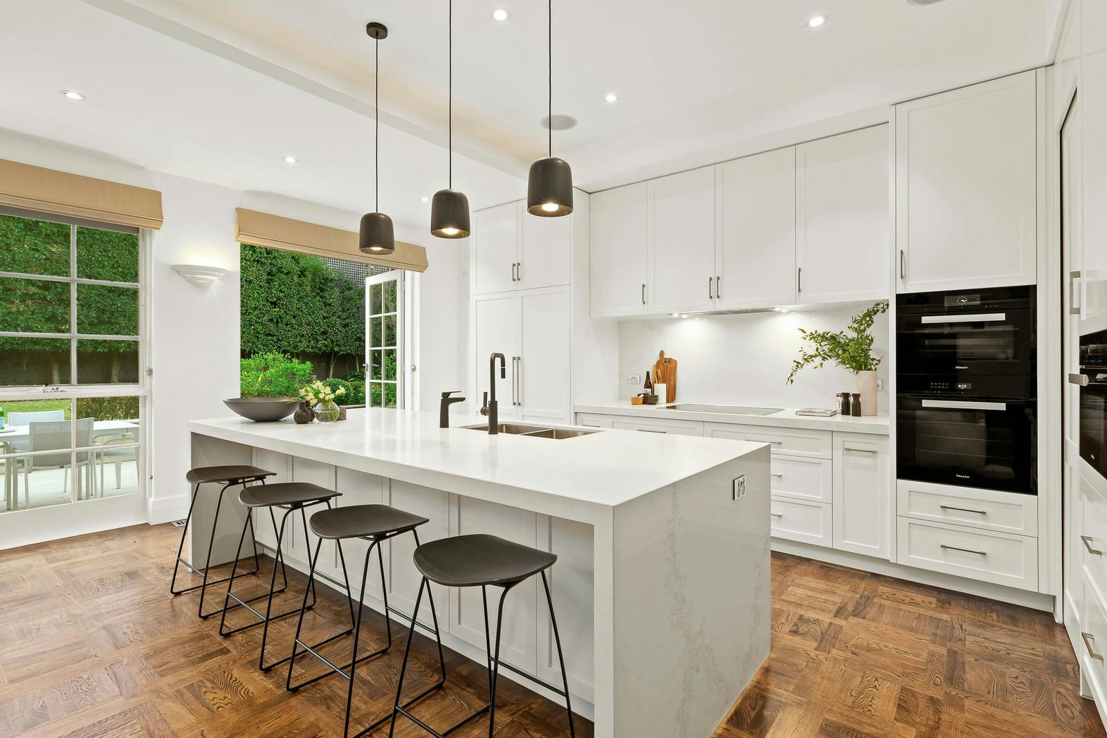 4 Monomeath Avenue, Toorak, VIC