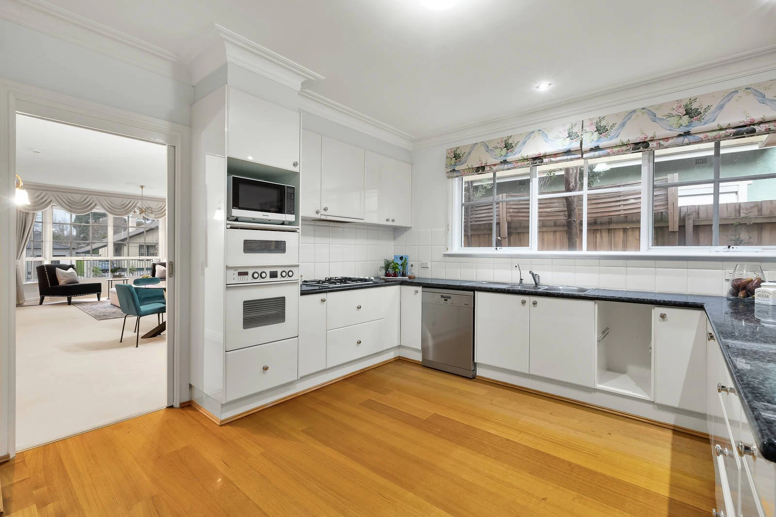 10 Dillon Grove, Glen Iris, VIC