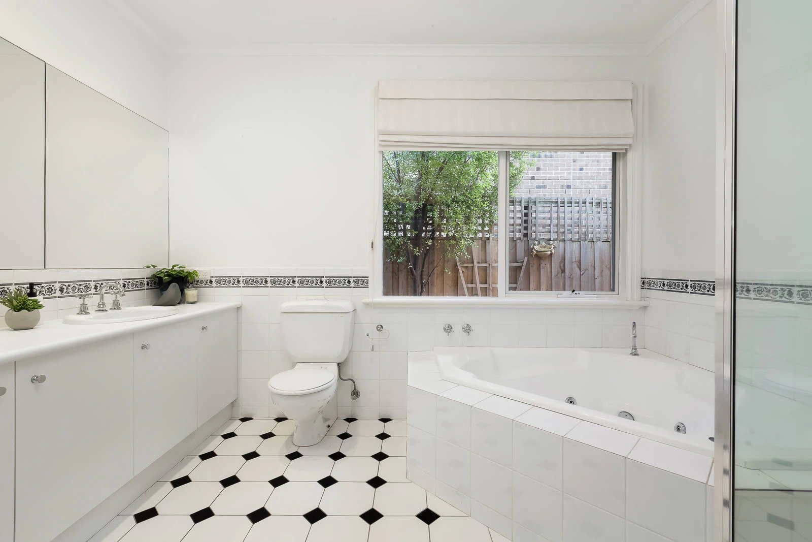 10 Dillon Grove, Glen Iris, VIC