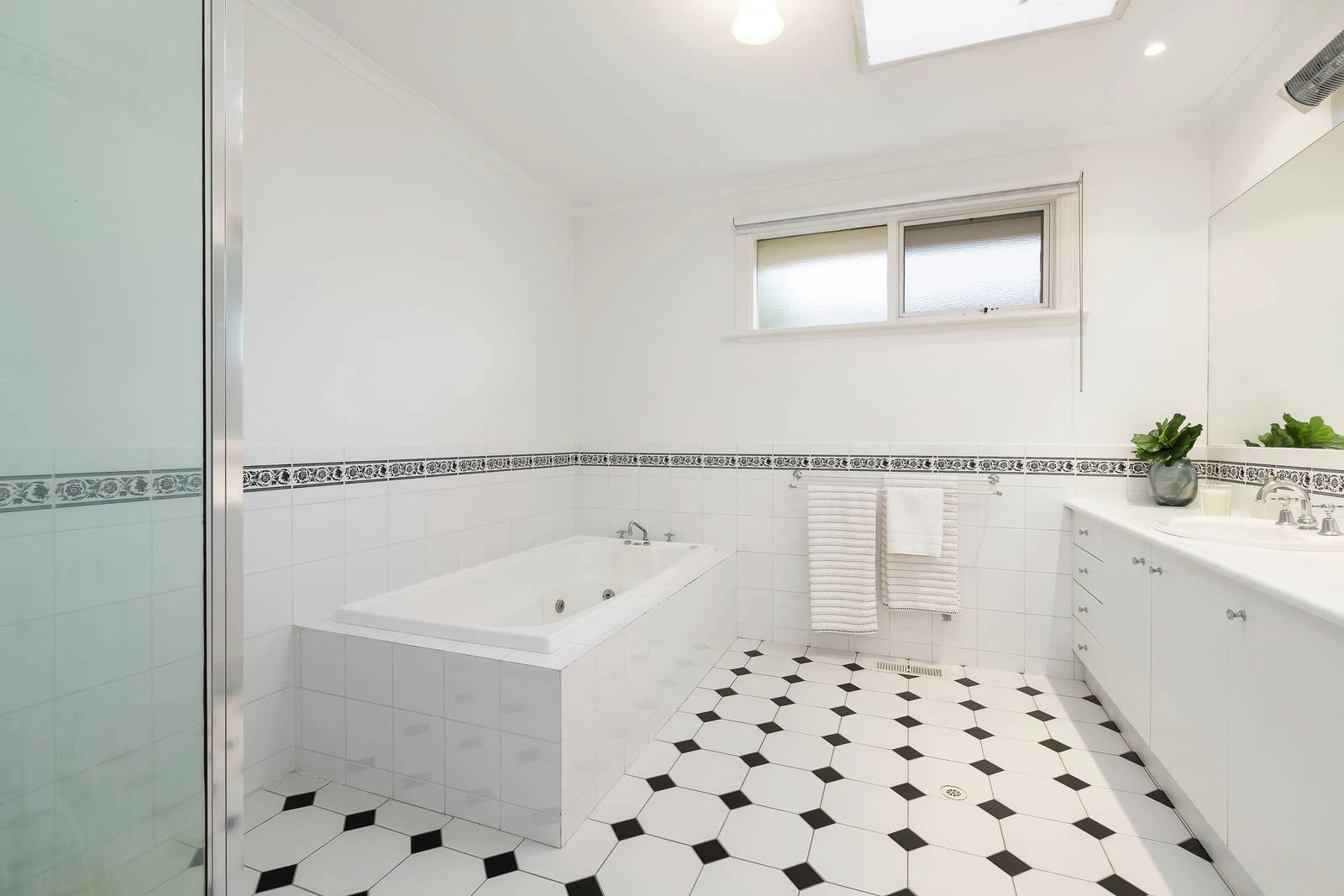 10 Dillon Grove, Glen Iris, VIC