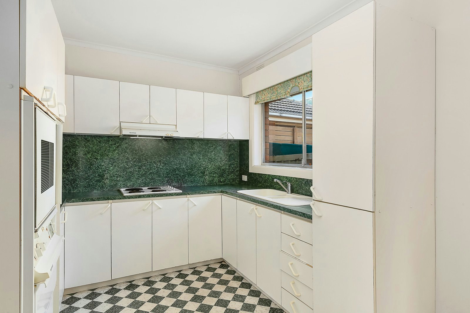 2/1 Glencairn Avenue, Camberwell, VIC