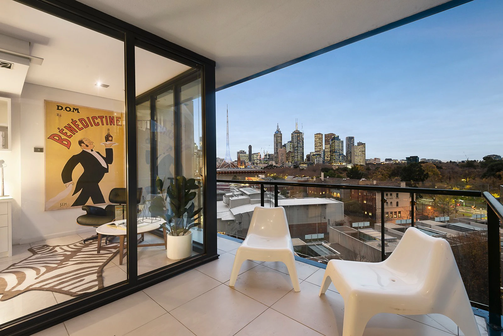 807/250 St Kilda Road, Southbank, VIC