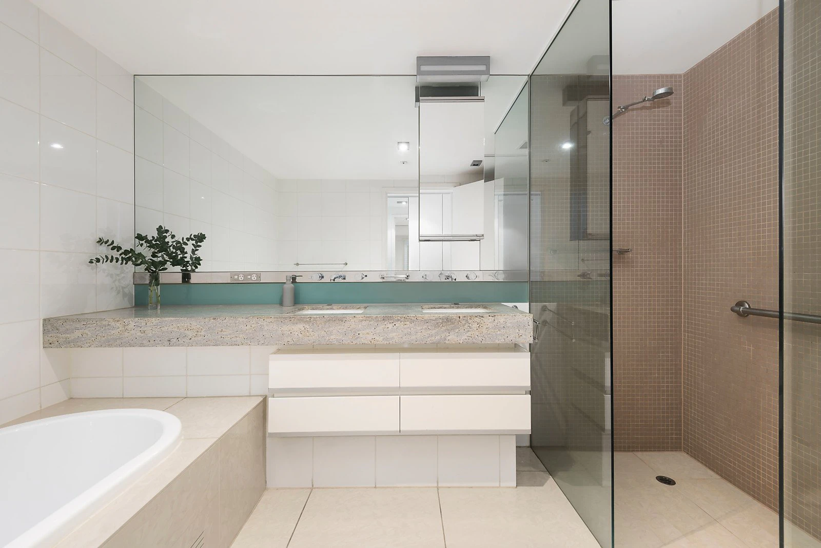 807/250 St Kilda Road, Southbank, VIC