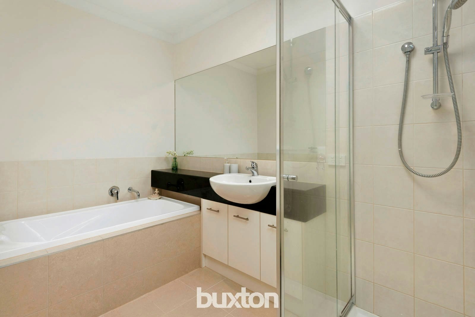 17 Vivianne Avenue, Mont Albert North, VIC