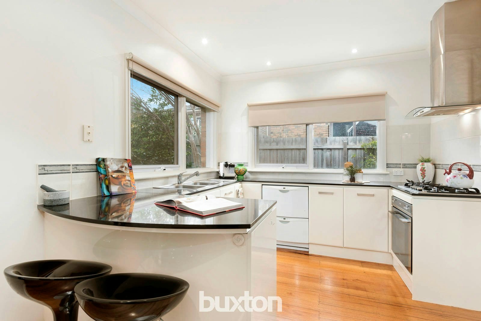 17 Vivianne Avenue, Mont Albert North, VIC