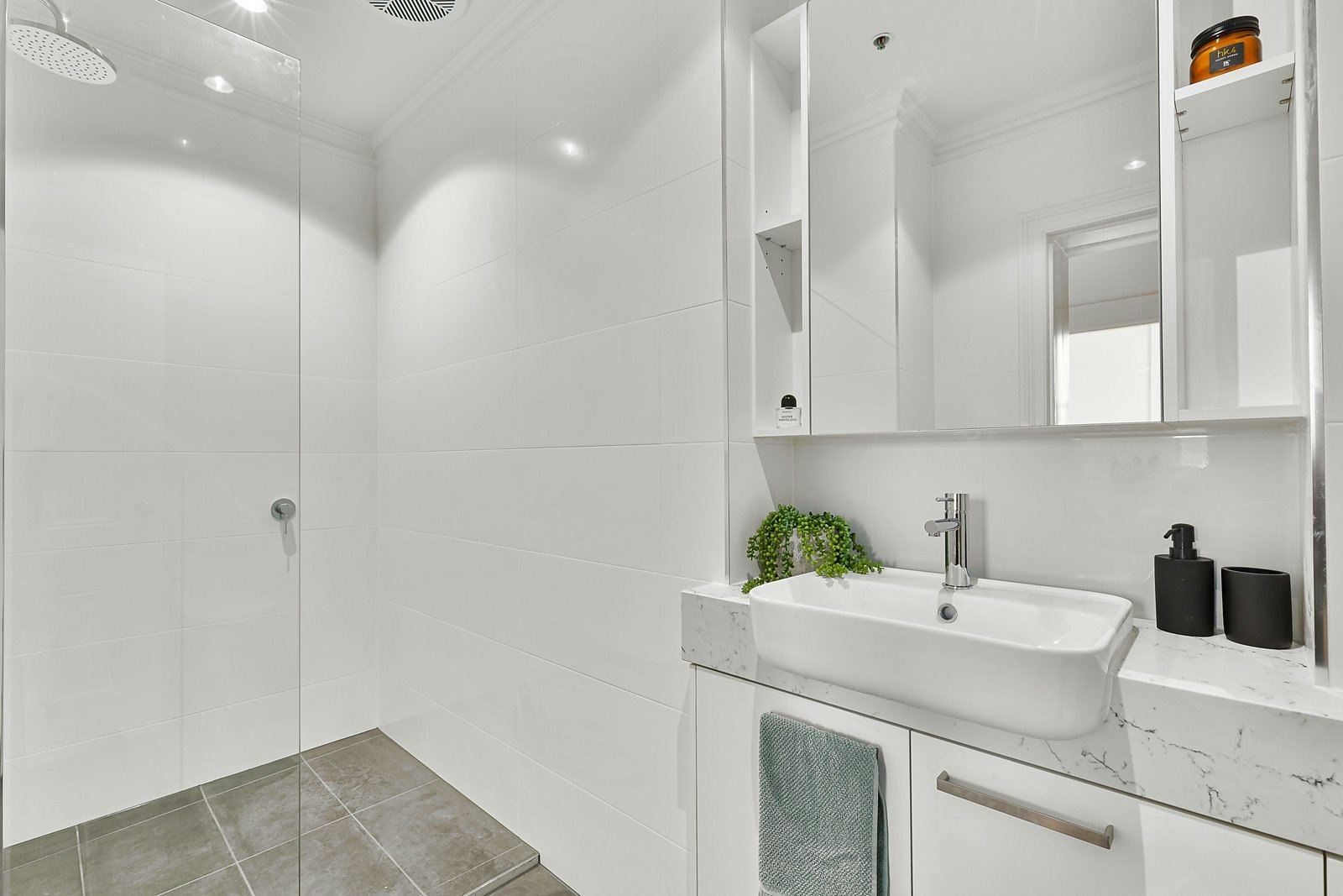 10/208 Canterbury Road, Canterbury, VIC