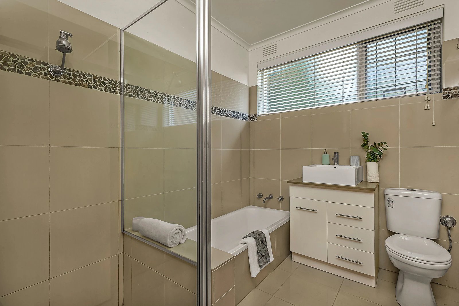 2/172 Wattletree Road, Malvern, VIC