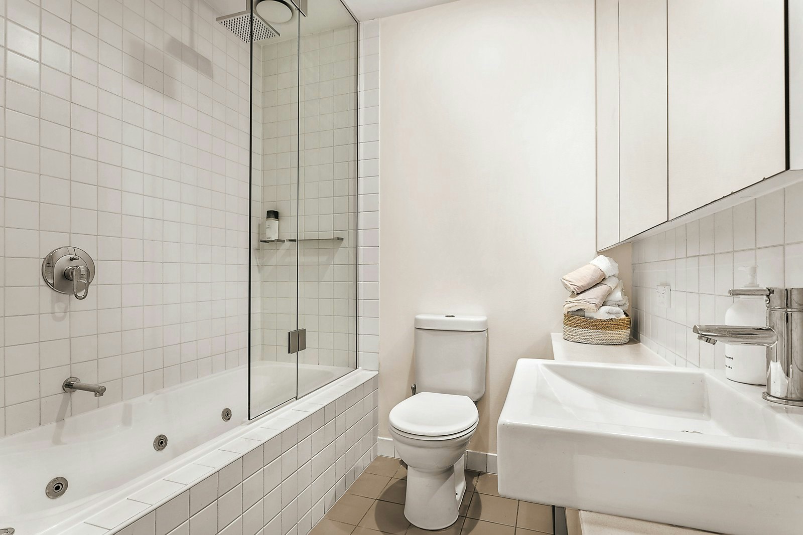 802/9 Eades Street, East Melbourne, VIC