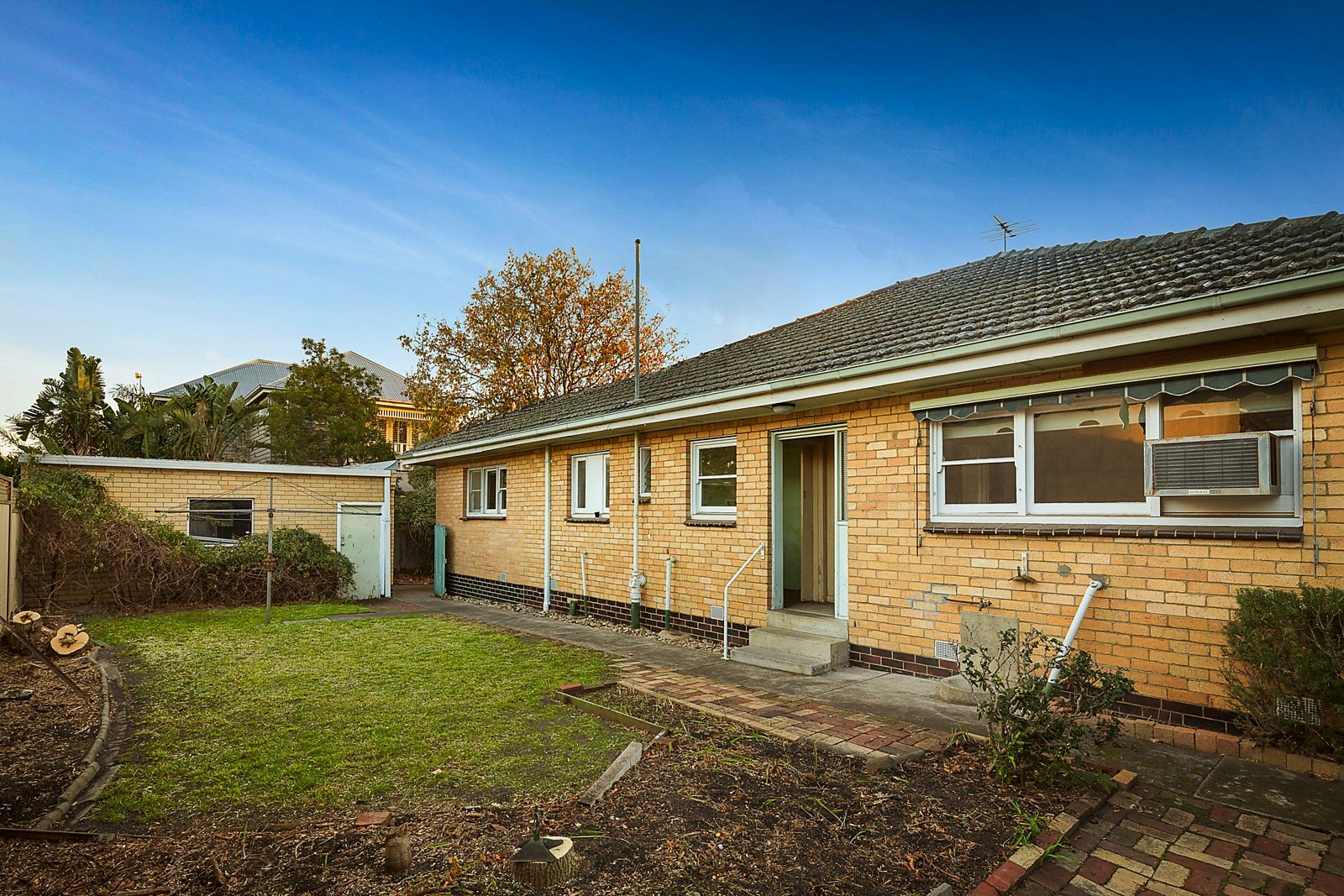 18 Wave Street, Hampton, VIC