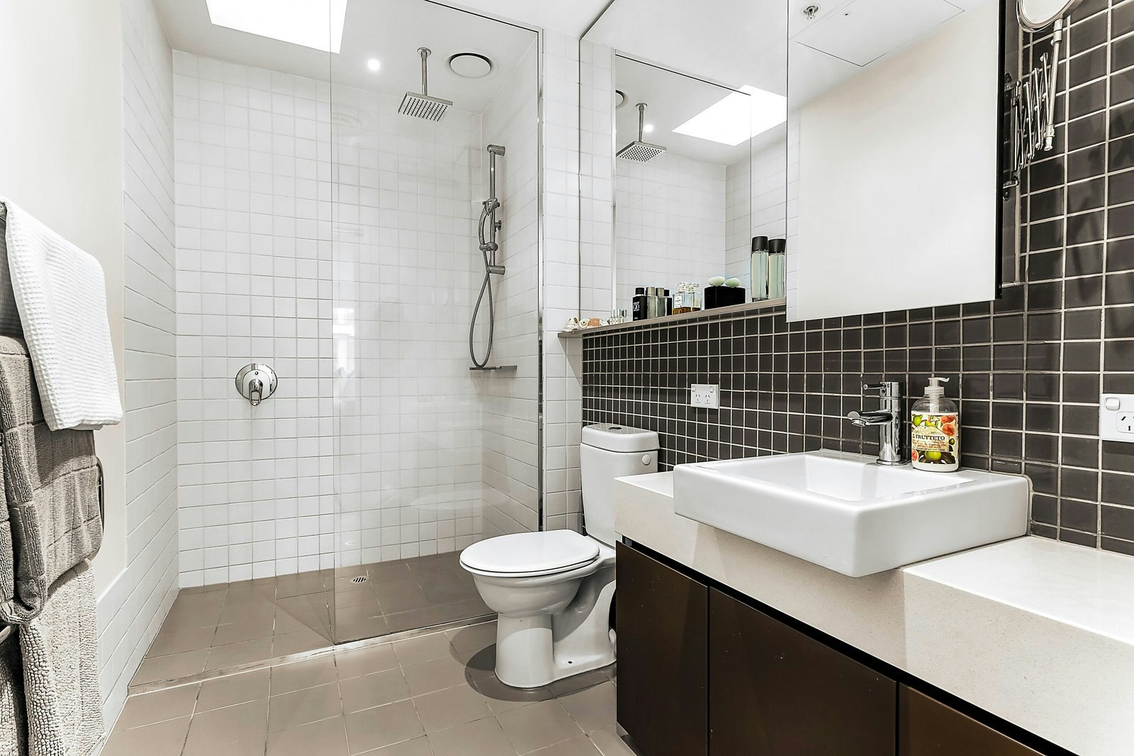 802/9 Eades Street, East Melbourne, VIC