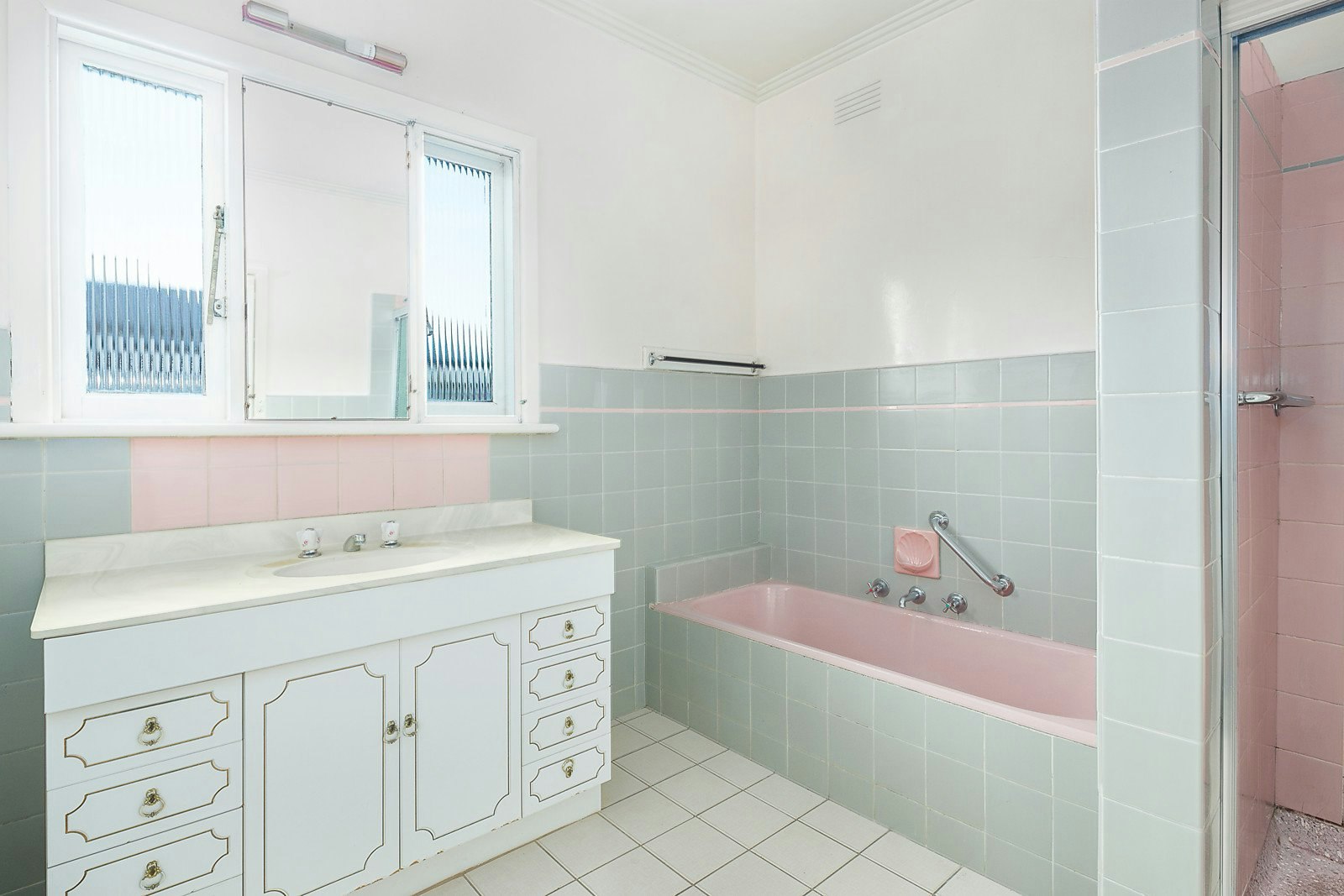 18 Wave Street, Hampton, VIC