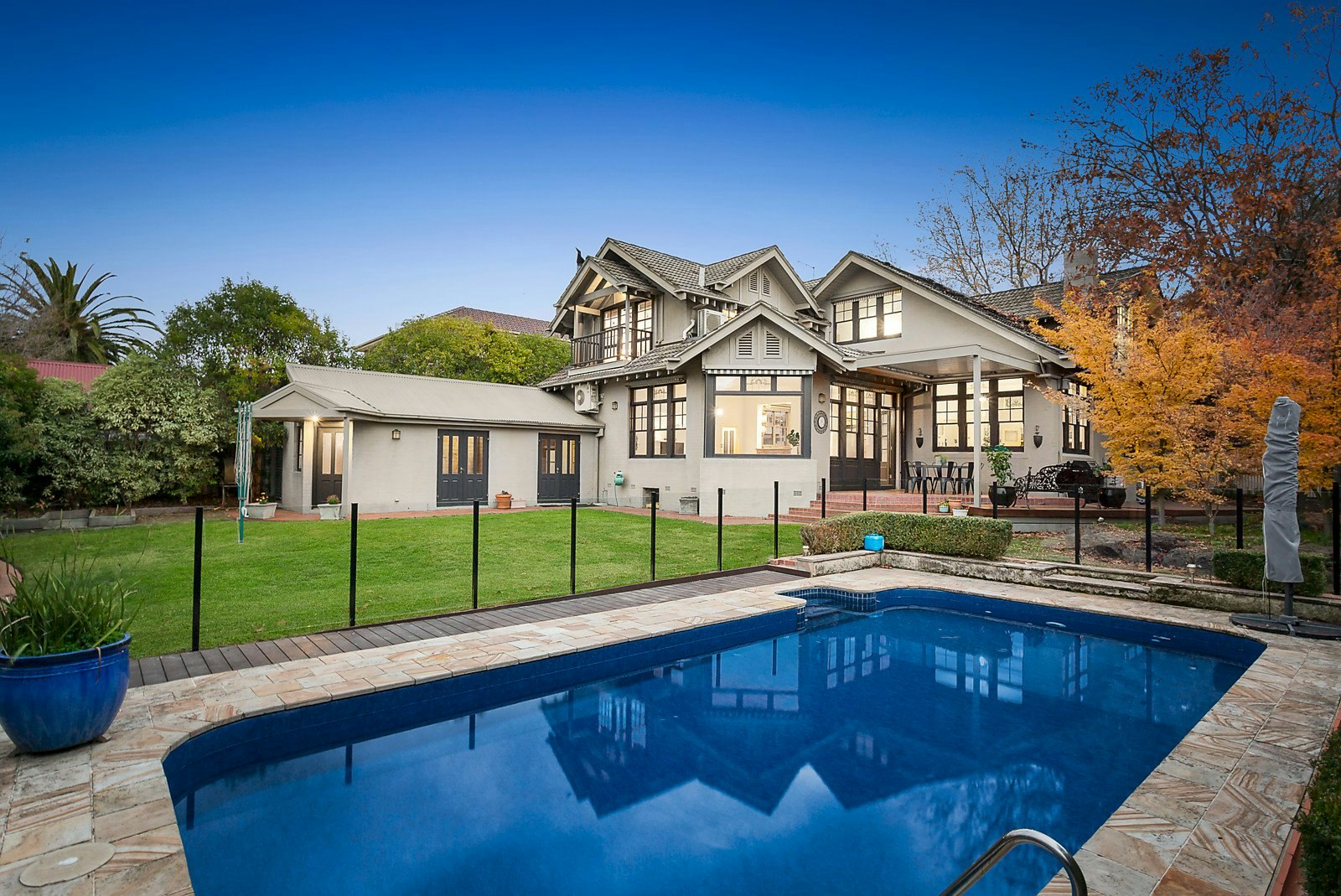 22 St James Avenue, Mont Albert, VIC