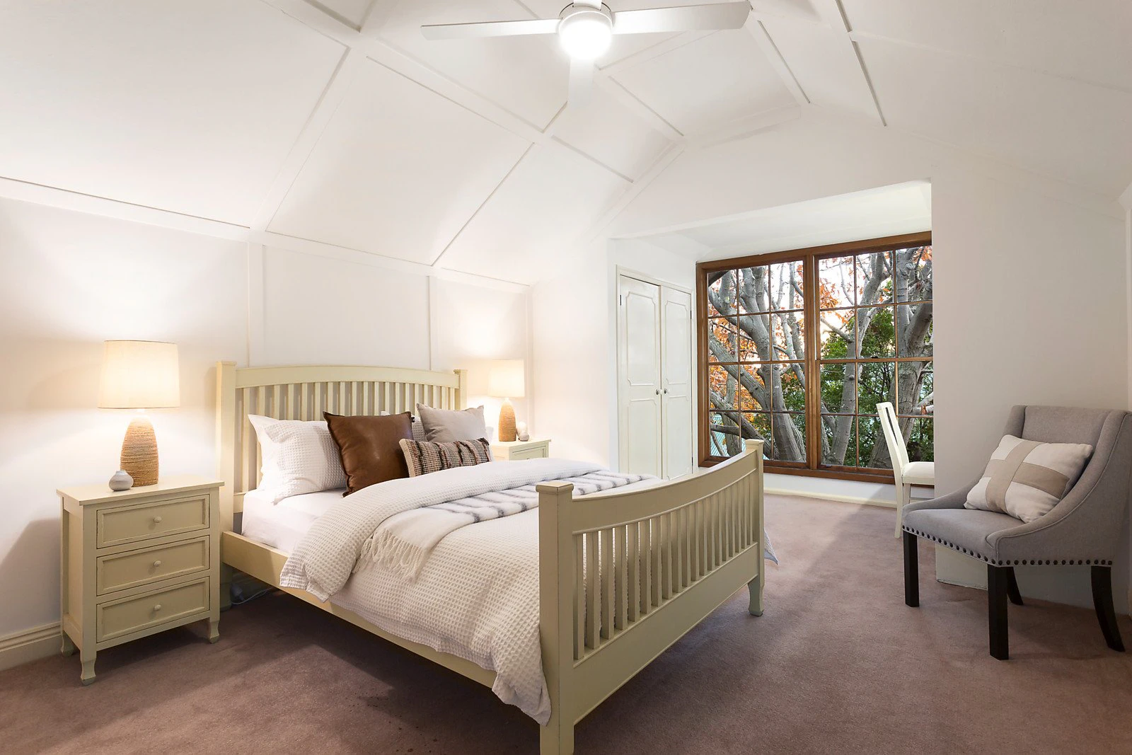 22 St James Avenue, Mont Albert, VIC