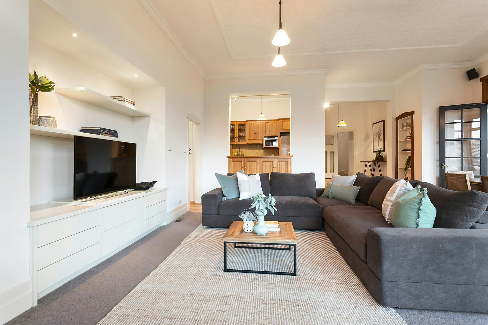 22 St James Avenue, Mont Albert, VIC