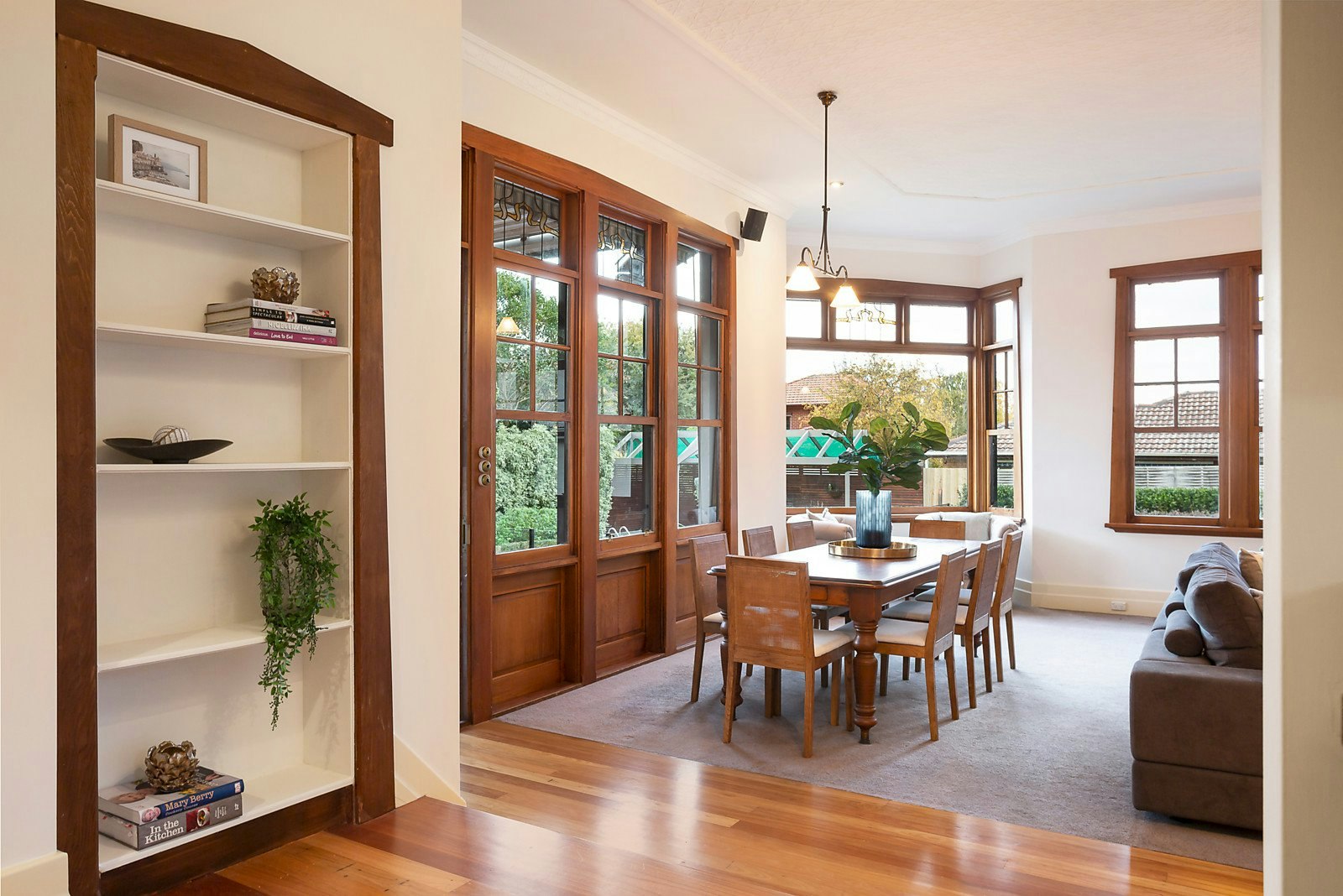 22 St James Avenue, Mont Albert, VIC