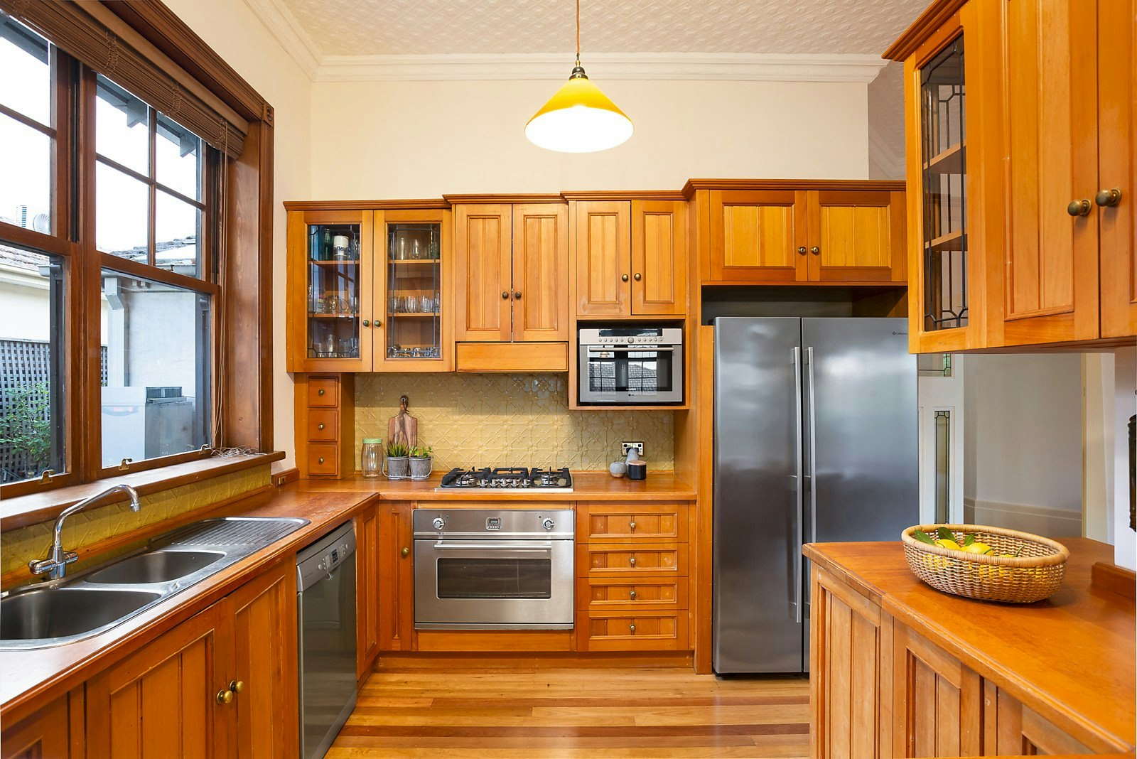 22 St James Avenue, Mont Albert, VIC