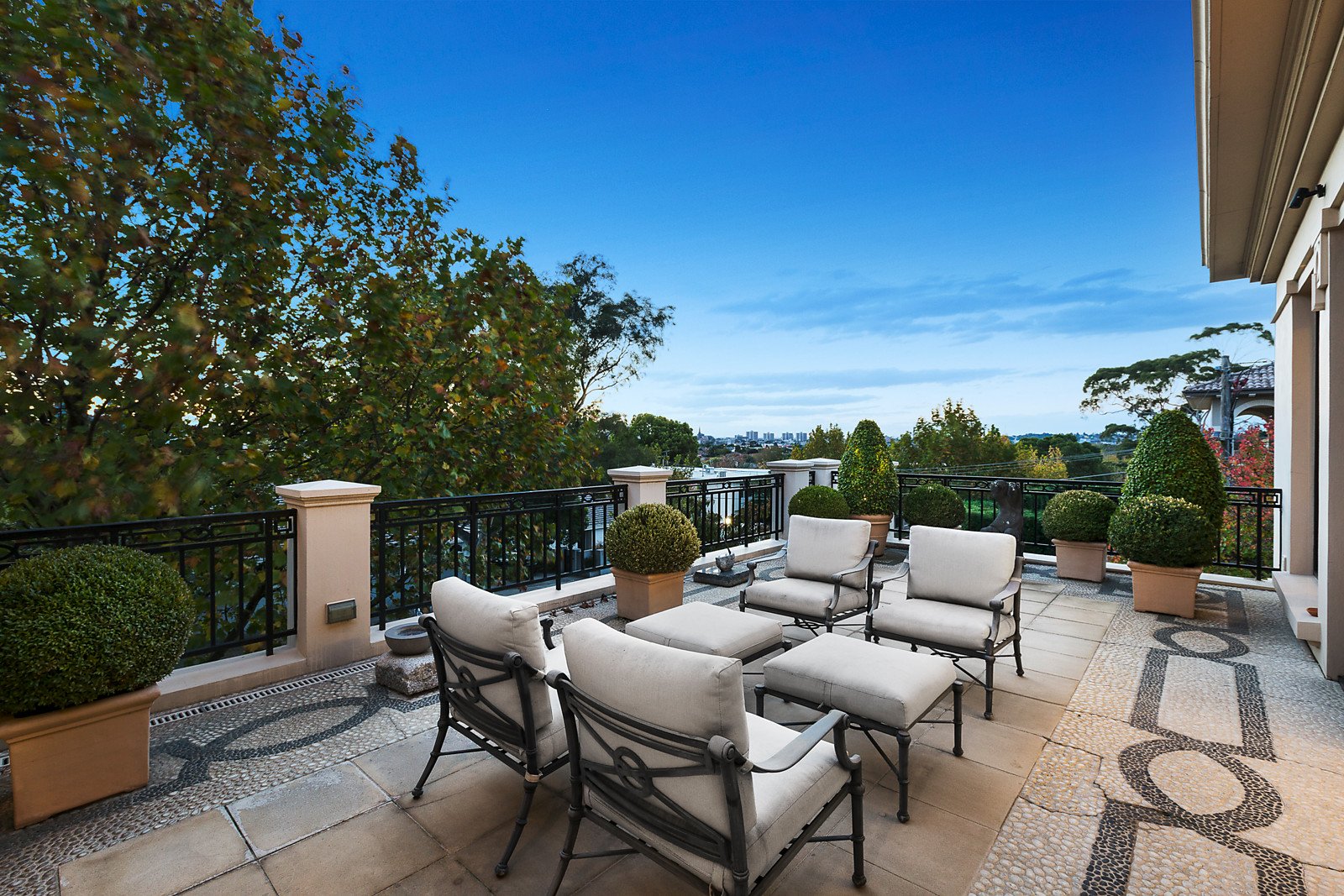 Penthouse, 2 Trawalla Avenue, Toorak - Thumbnail 3