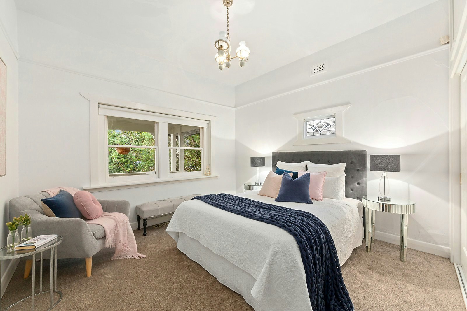 2 Kinloch Avenue, Mont Albert, VIC