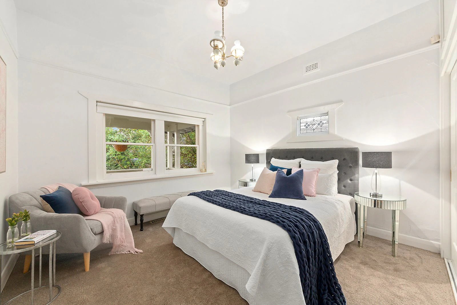 2 Kinloch Avenue, Mont Albert, VIC