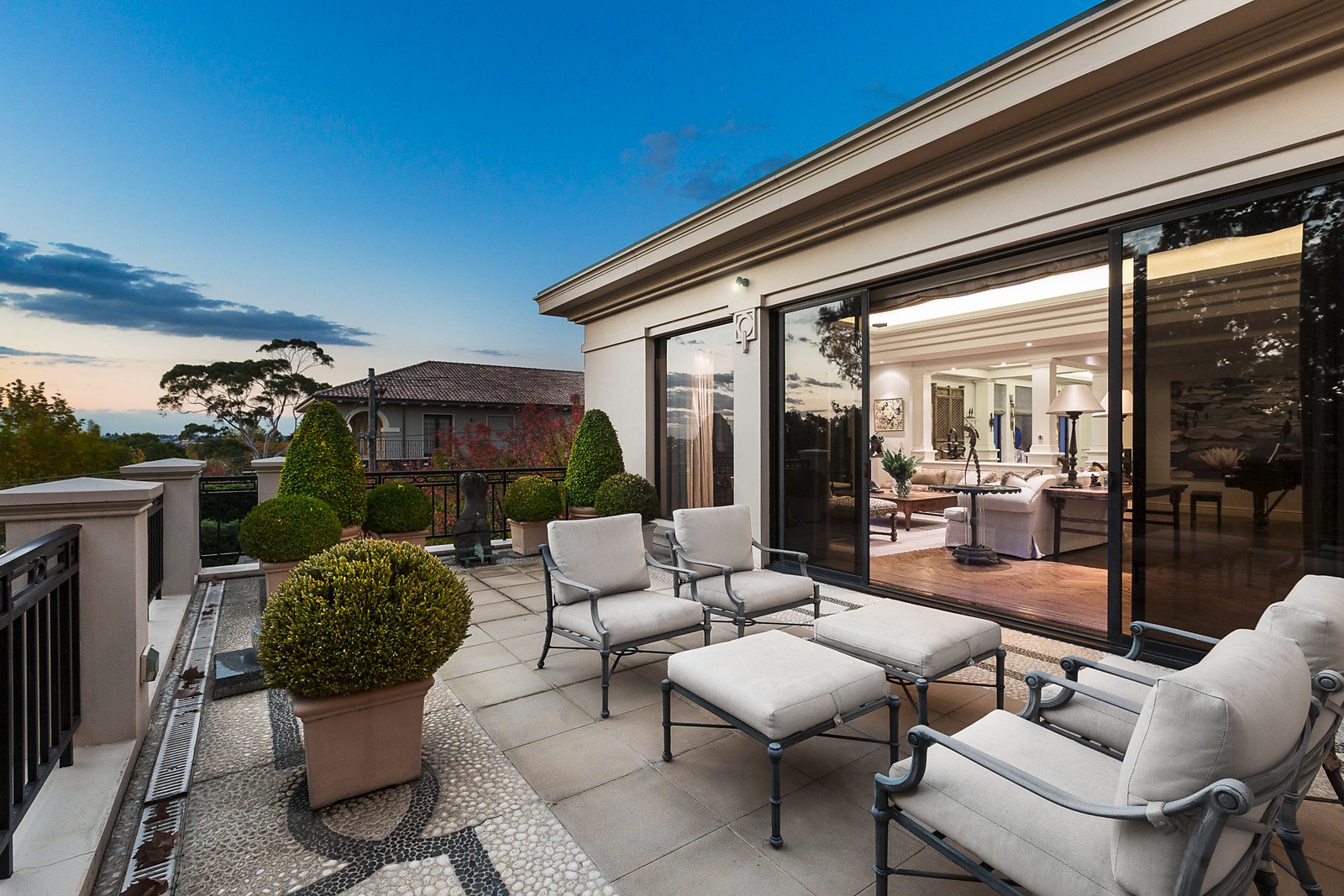 Penthouse, 2 Trawalla Avenue, Toorak - Thumbnail 8